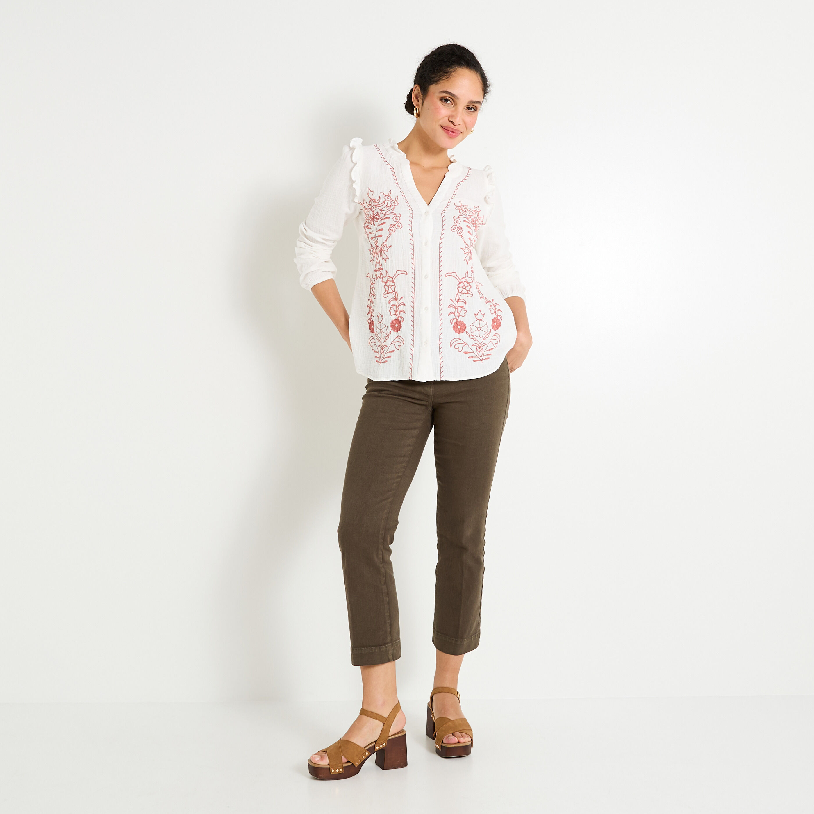 Chemise brod&eacute;e &agrave; col V femme