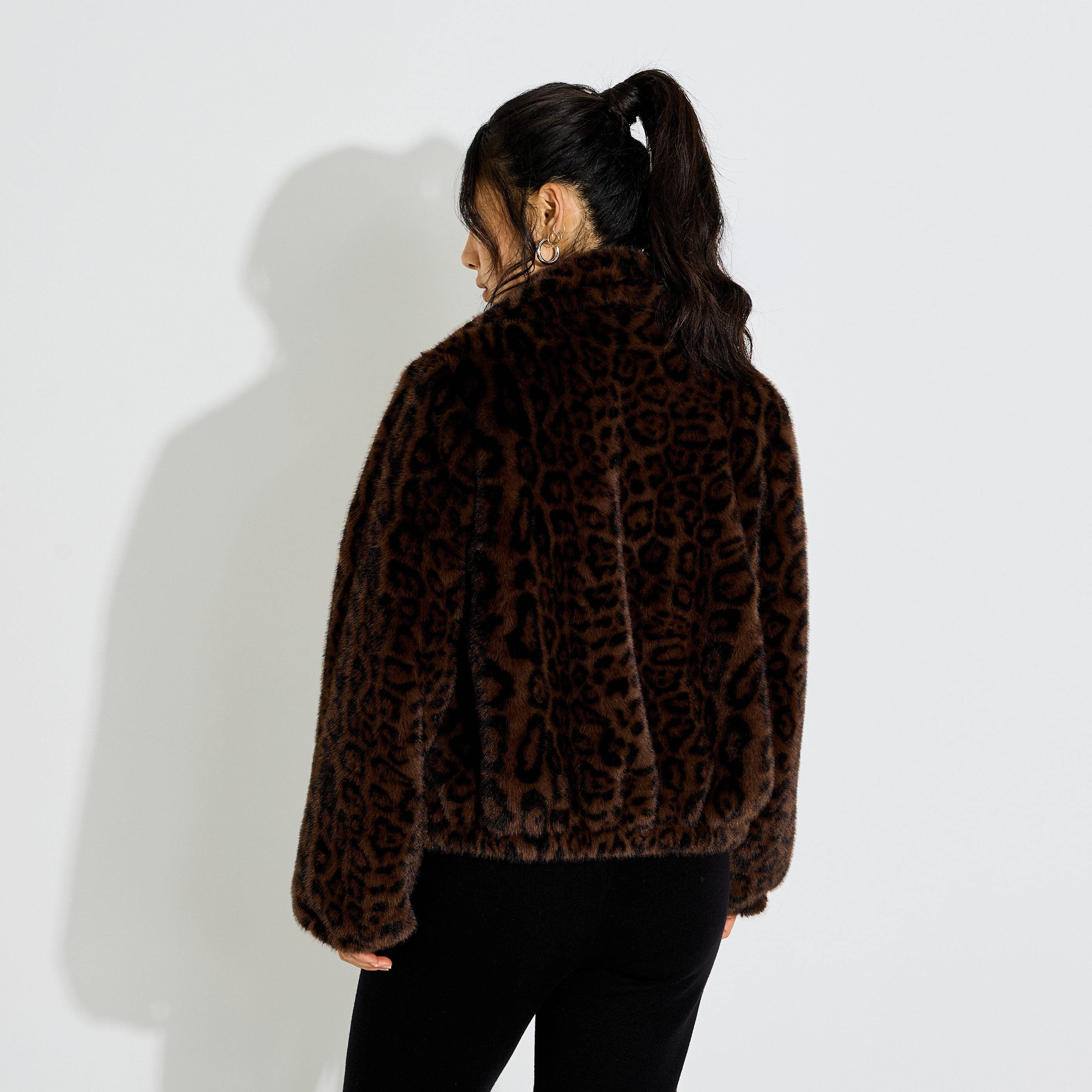 Manteau court l&eacute;opard femme