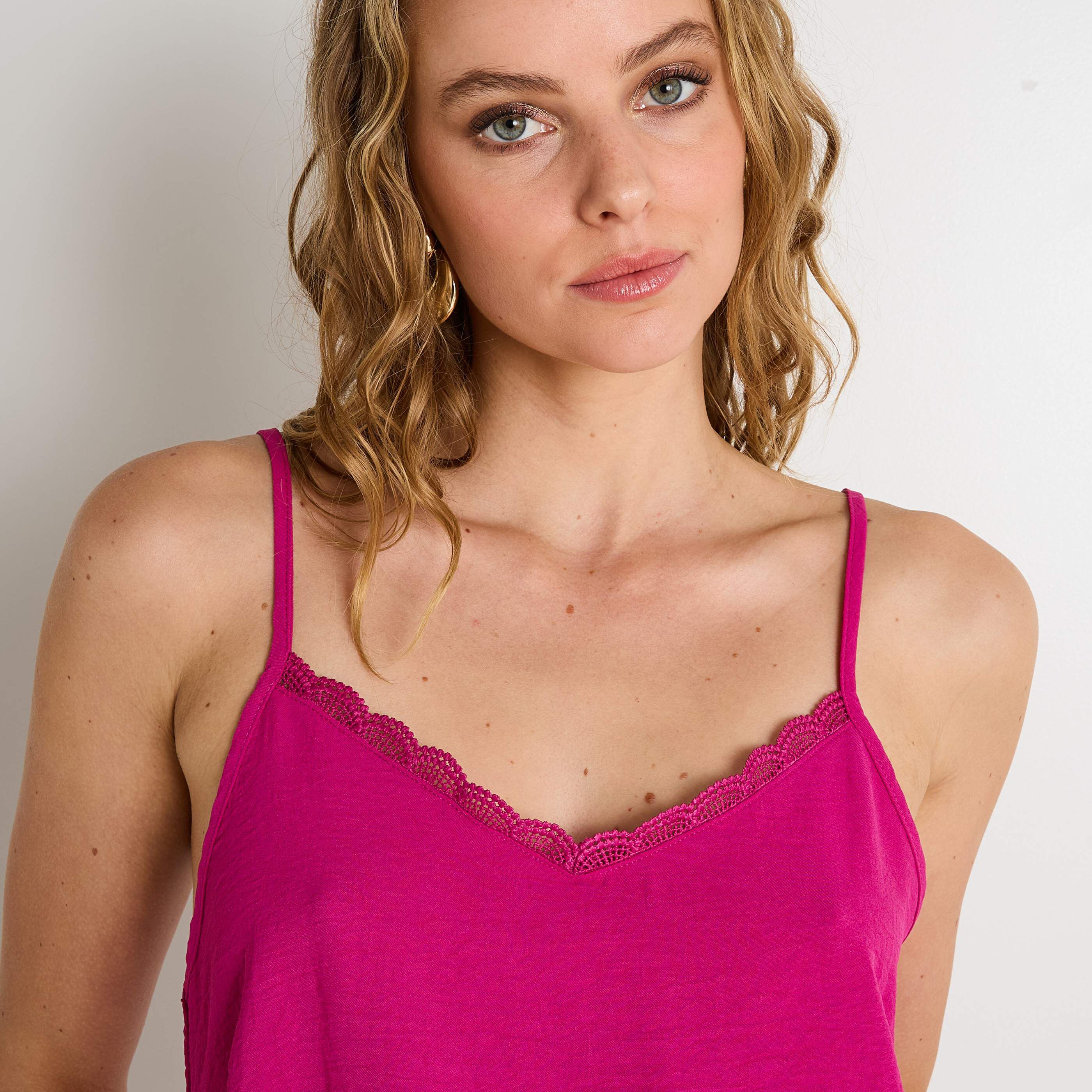 D&eacute;bardeur col V femme