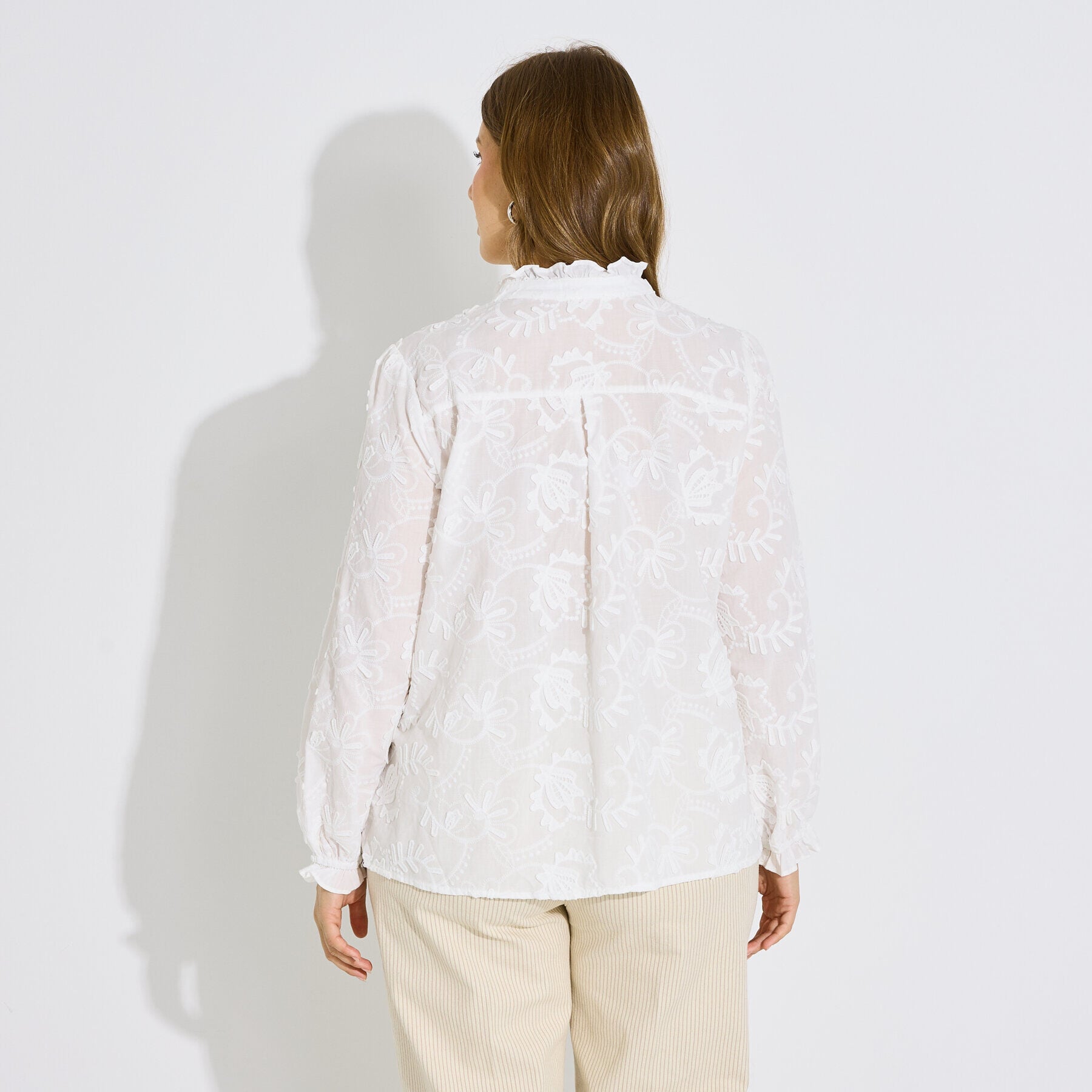 Blouse broderie anglaise col haut femme