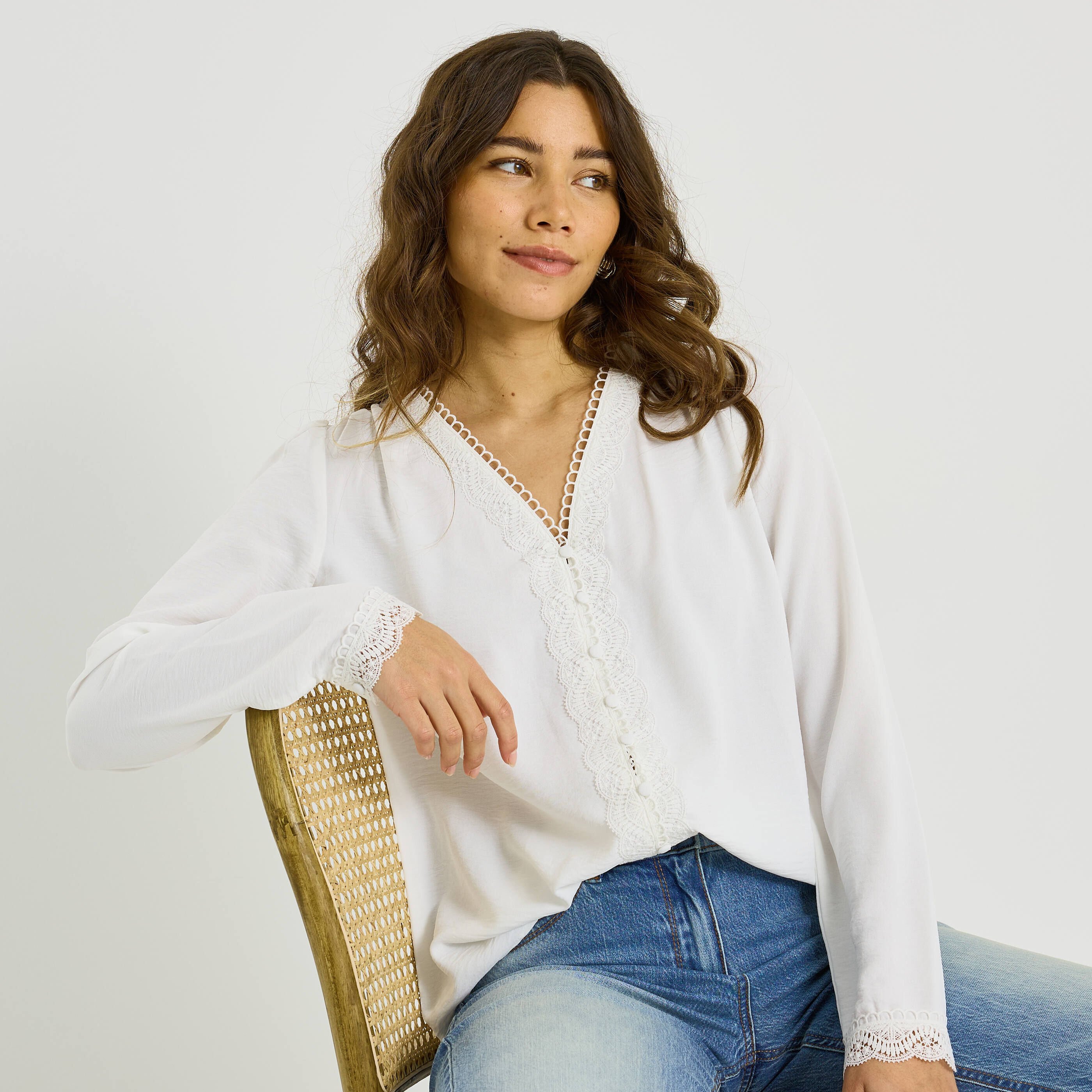 Blouse unie &agrave; d&eacute;tails ajour&eacute;s femme
