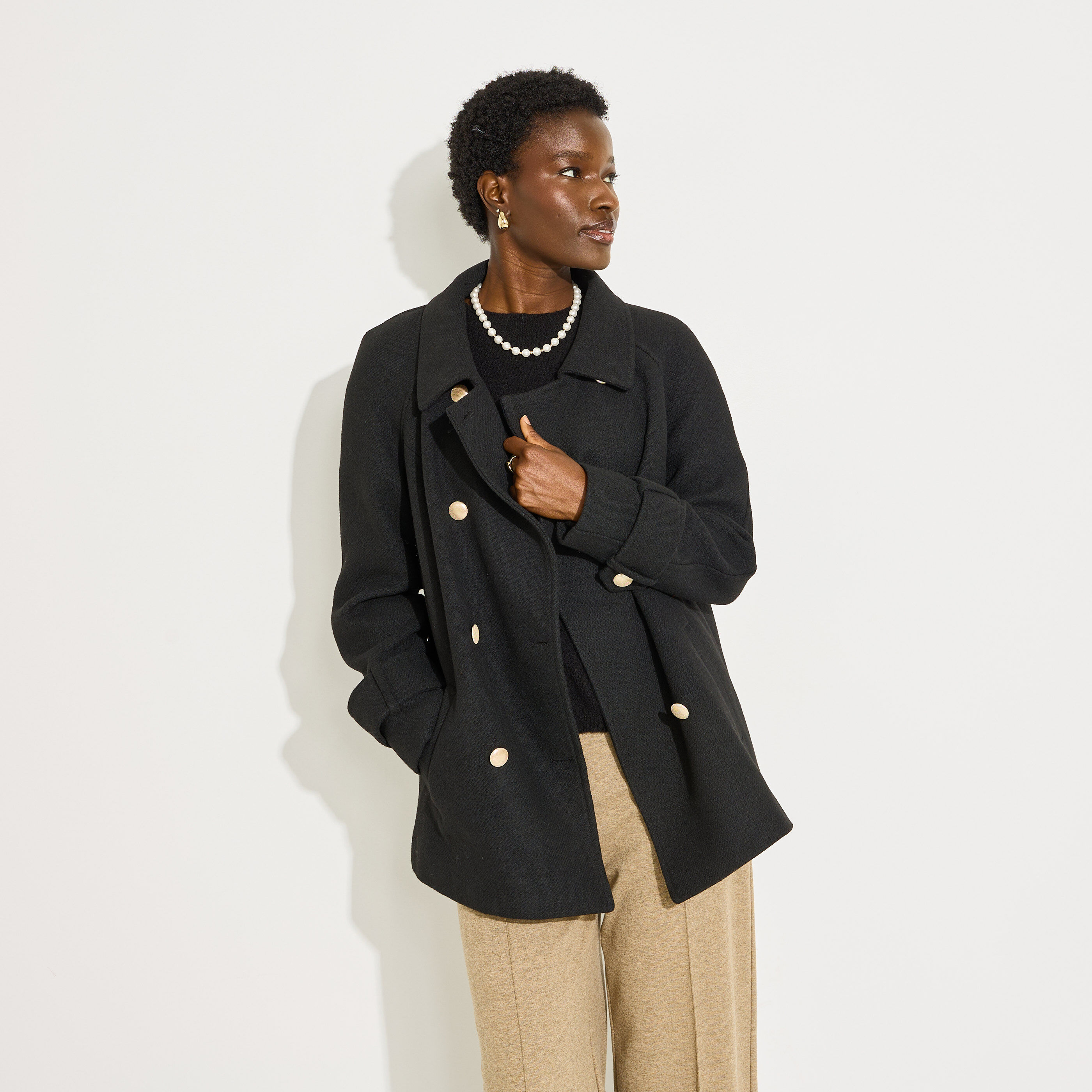 Manteau court droit caban boutonn&eacute; femme