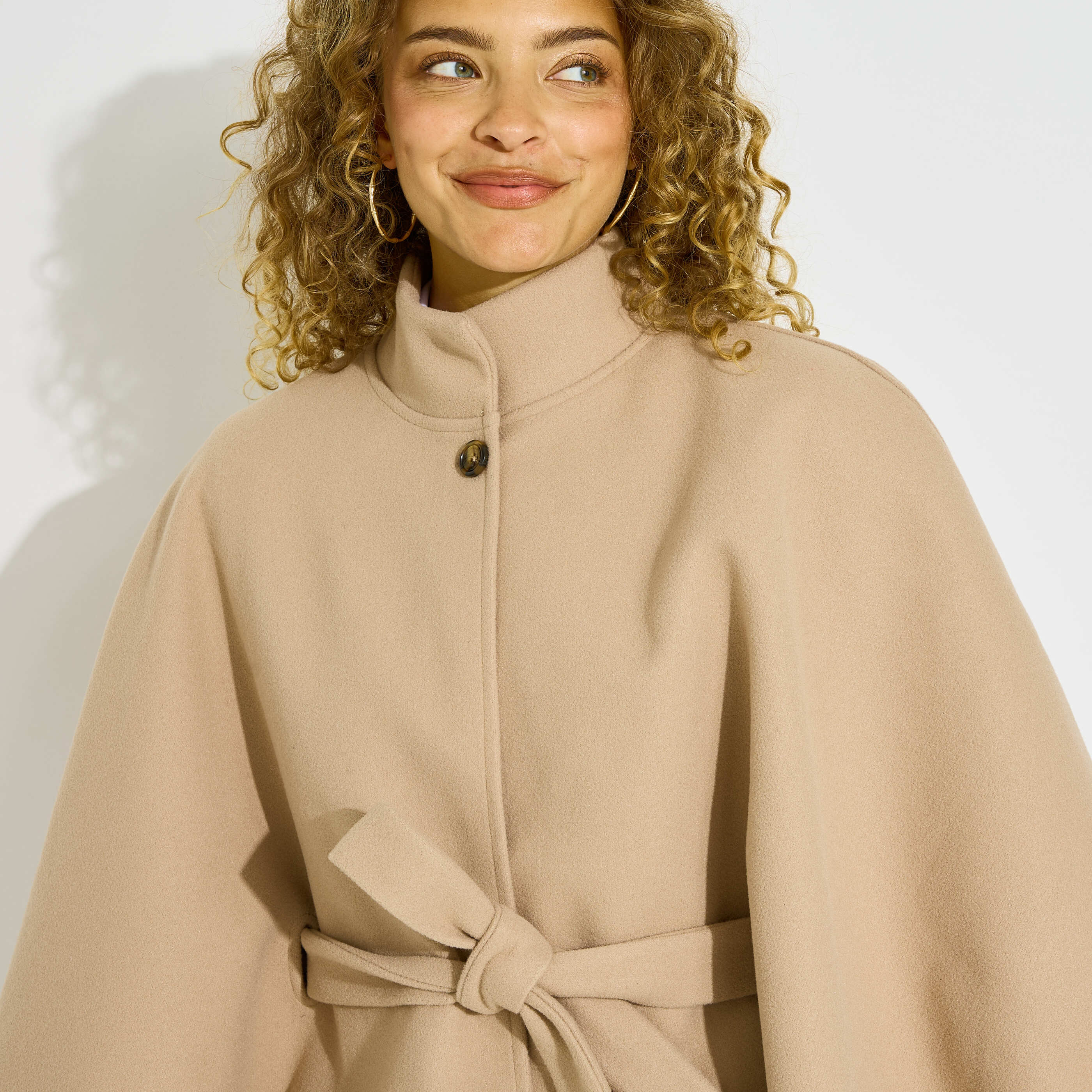 Poncho court ceintur&eacute; femme