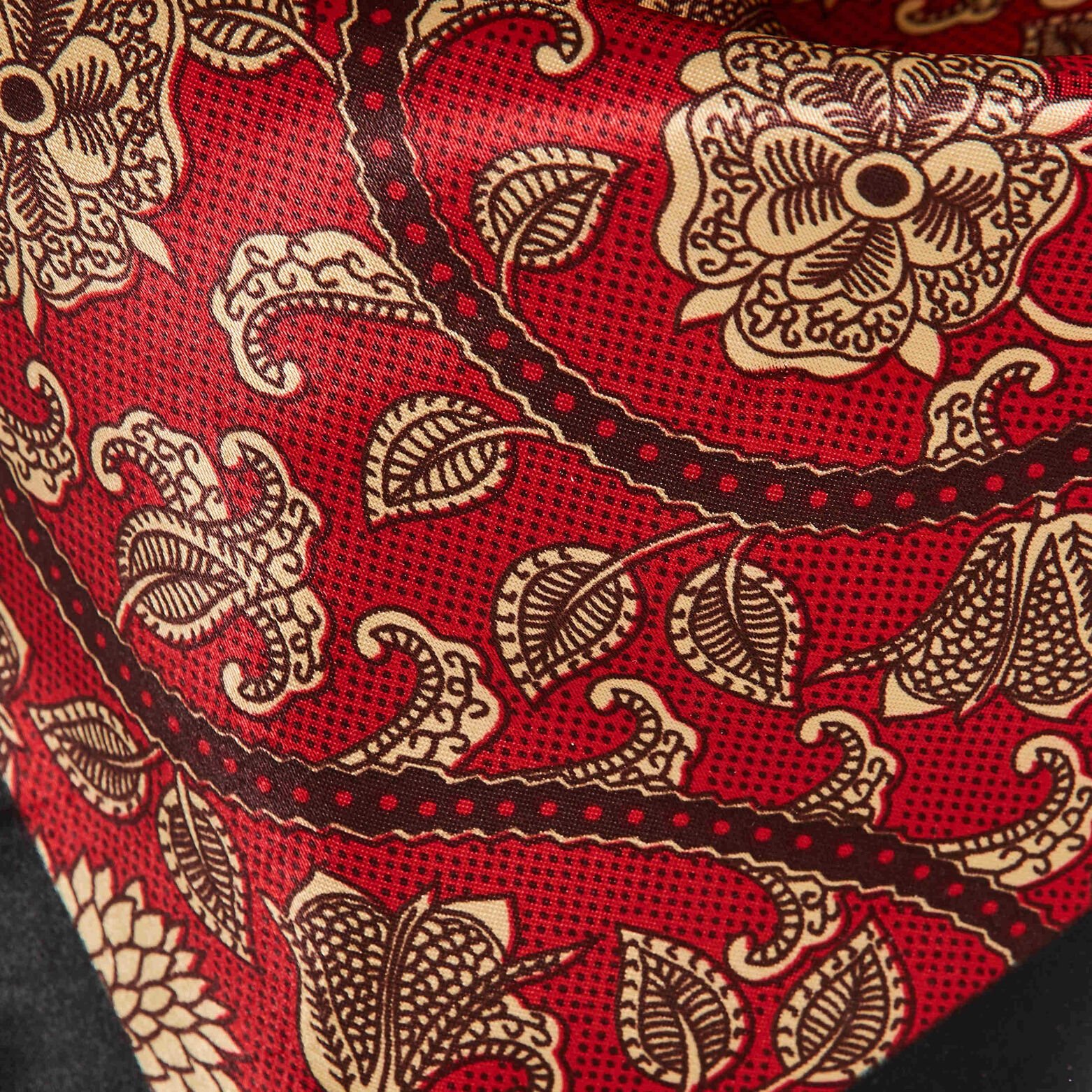Foulard carré imprimé fleuri femme