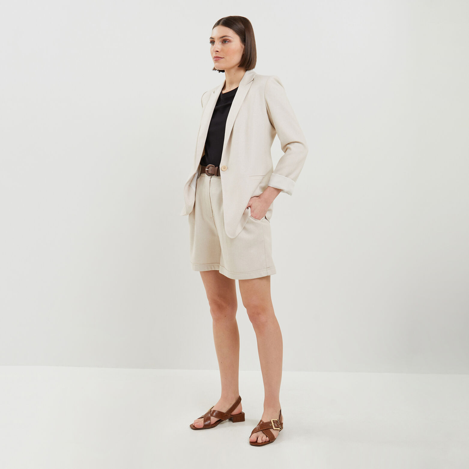 Short à revers et ceinture femme