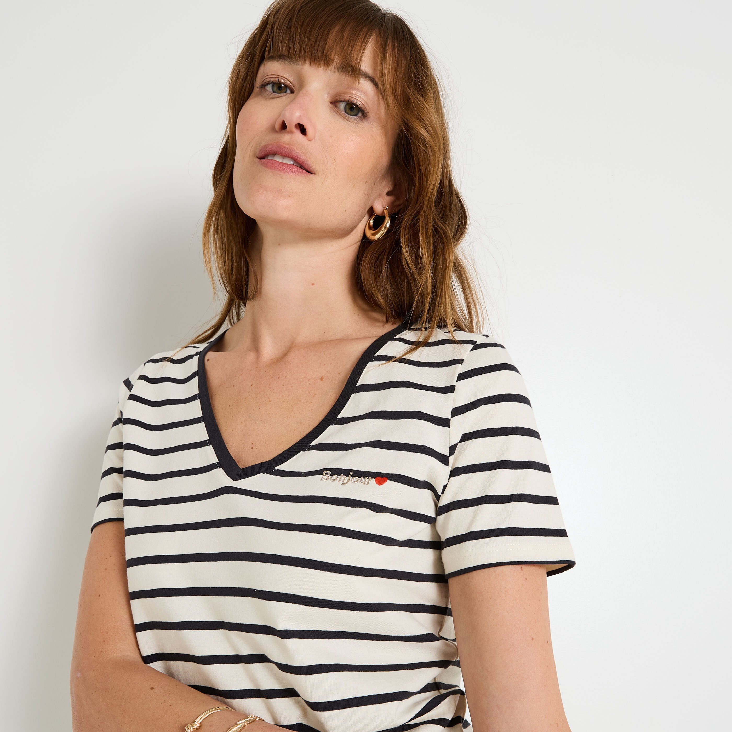 T-shirt ray&eacute; col V femme