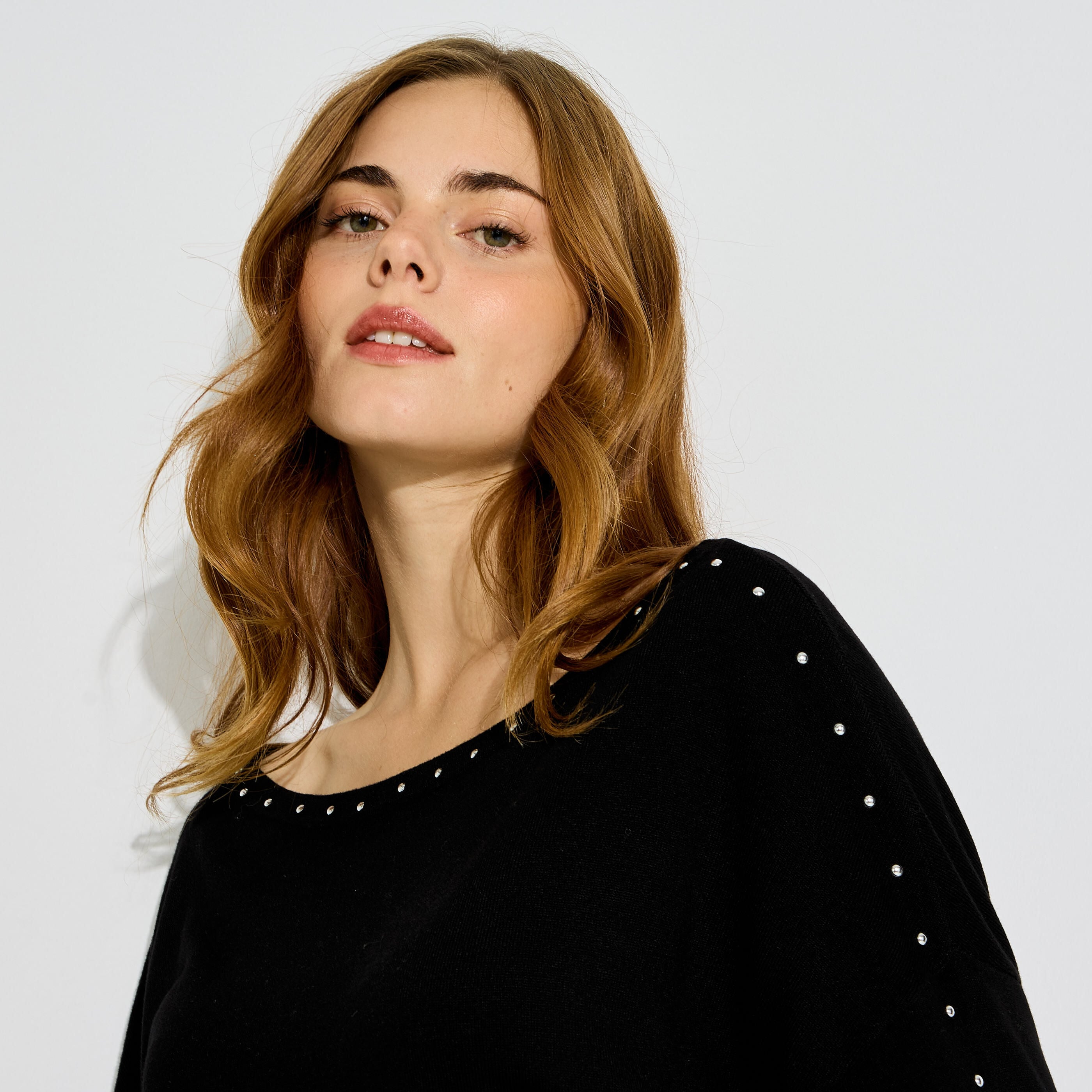 Pull fin noir col bateau &agrave; strass femme