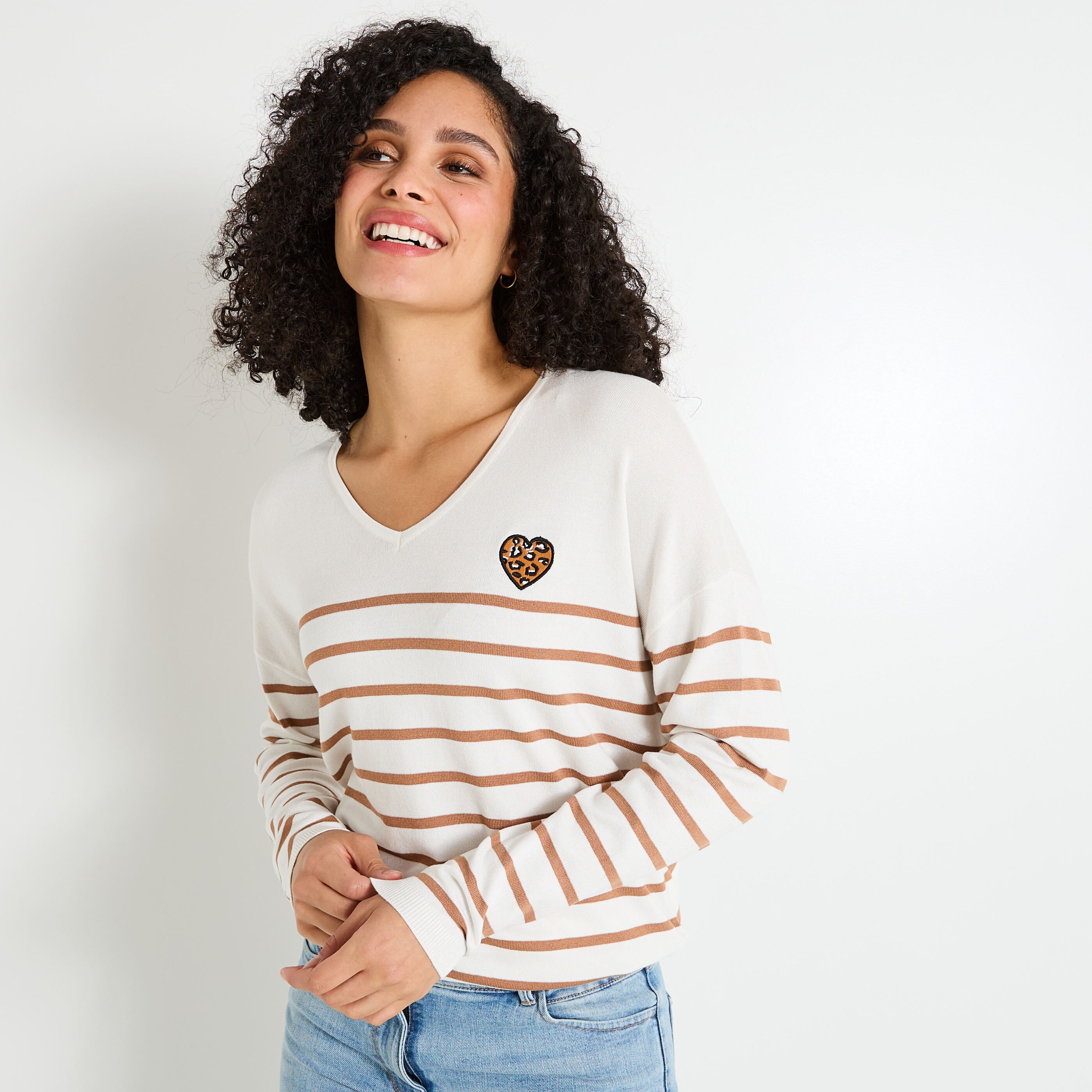 Pull ray&eacute; &agrave; col V femme