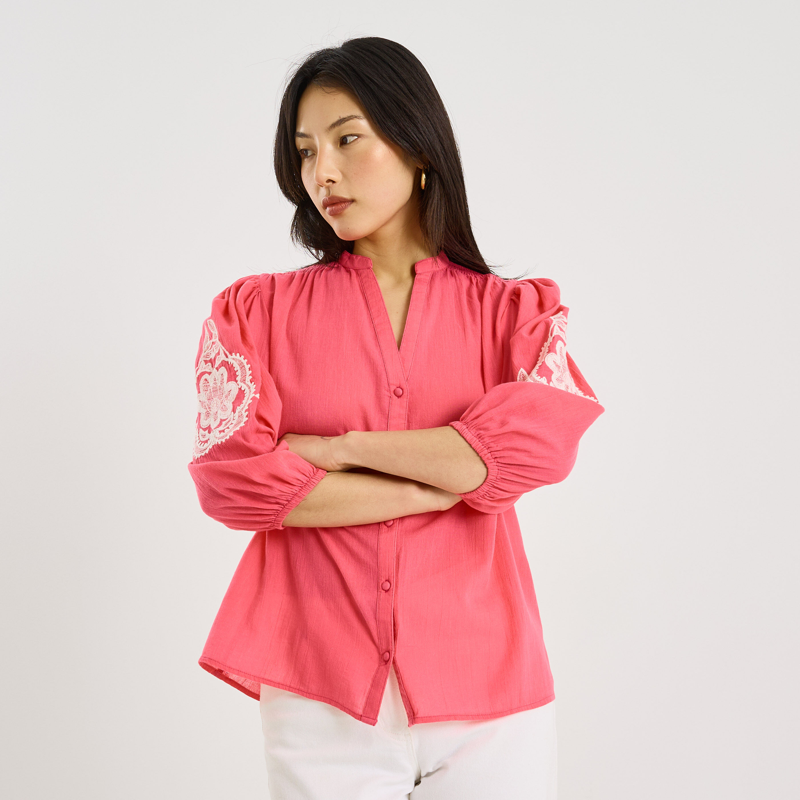 Chemise fluide broderies florales femme