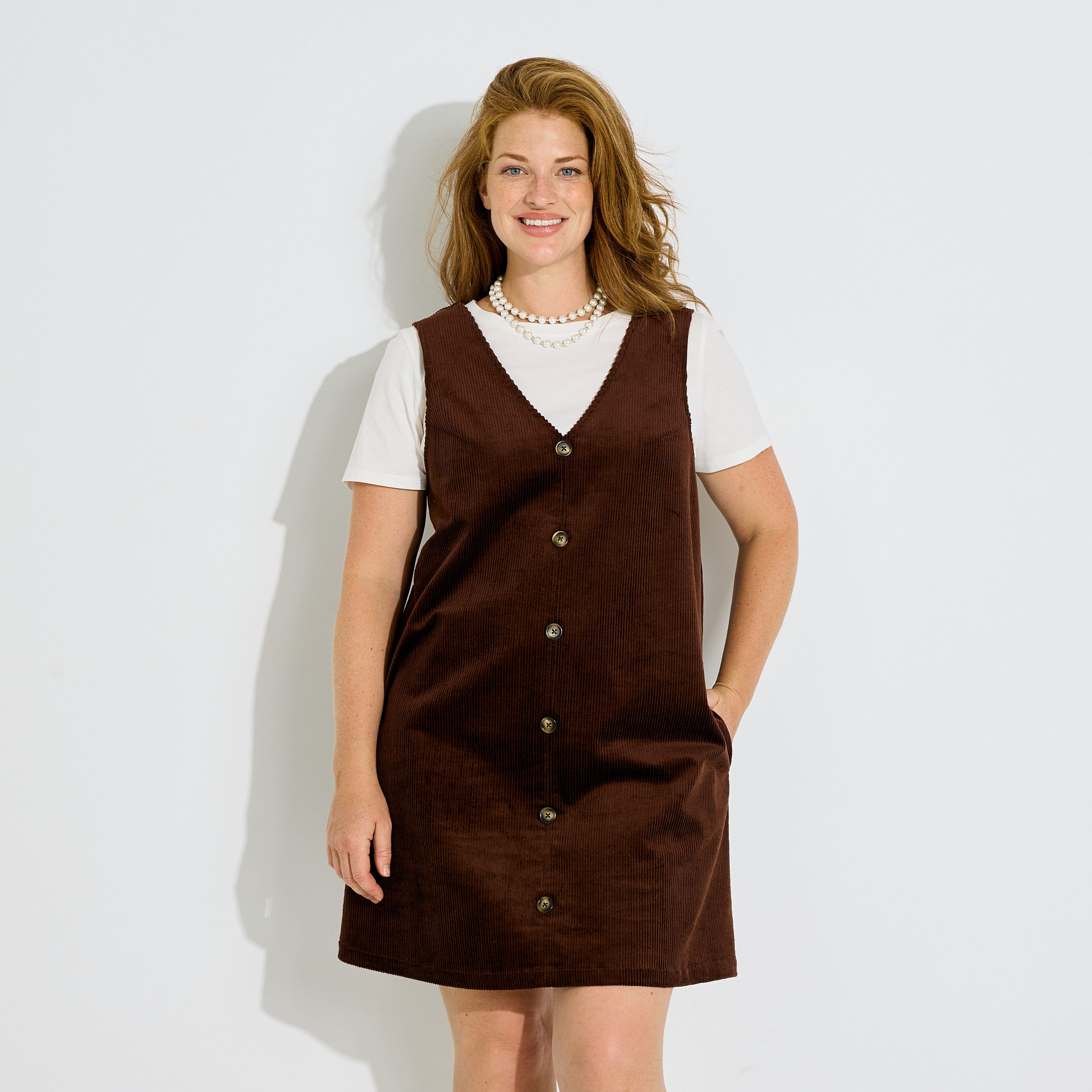 Robe chasuble velours c&ocirc;tel&eacute; col V 