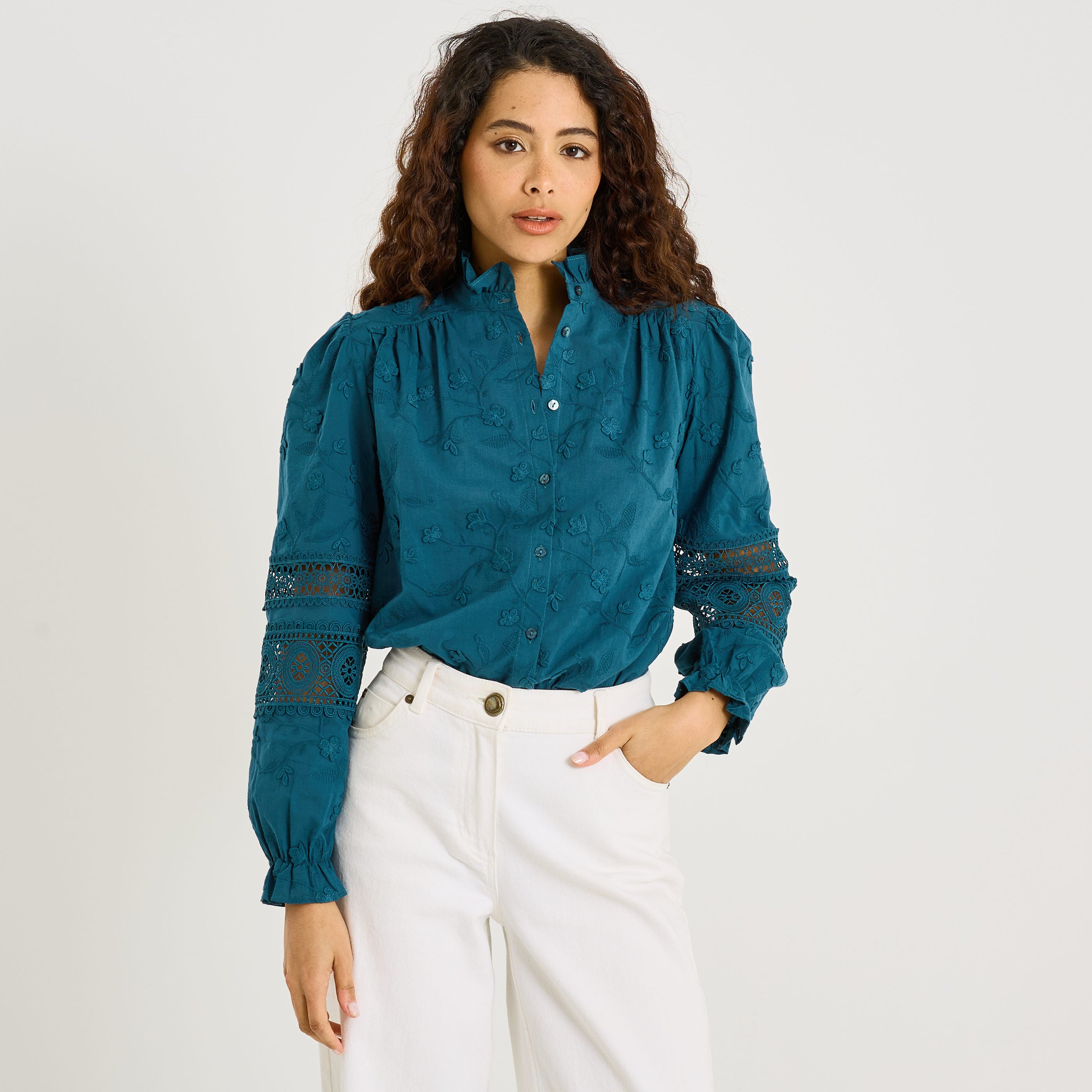 Chemise brod&eacute;e d&eacute;tails ajour&eacute;s femme