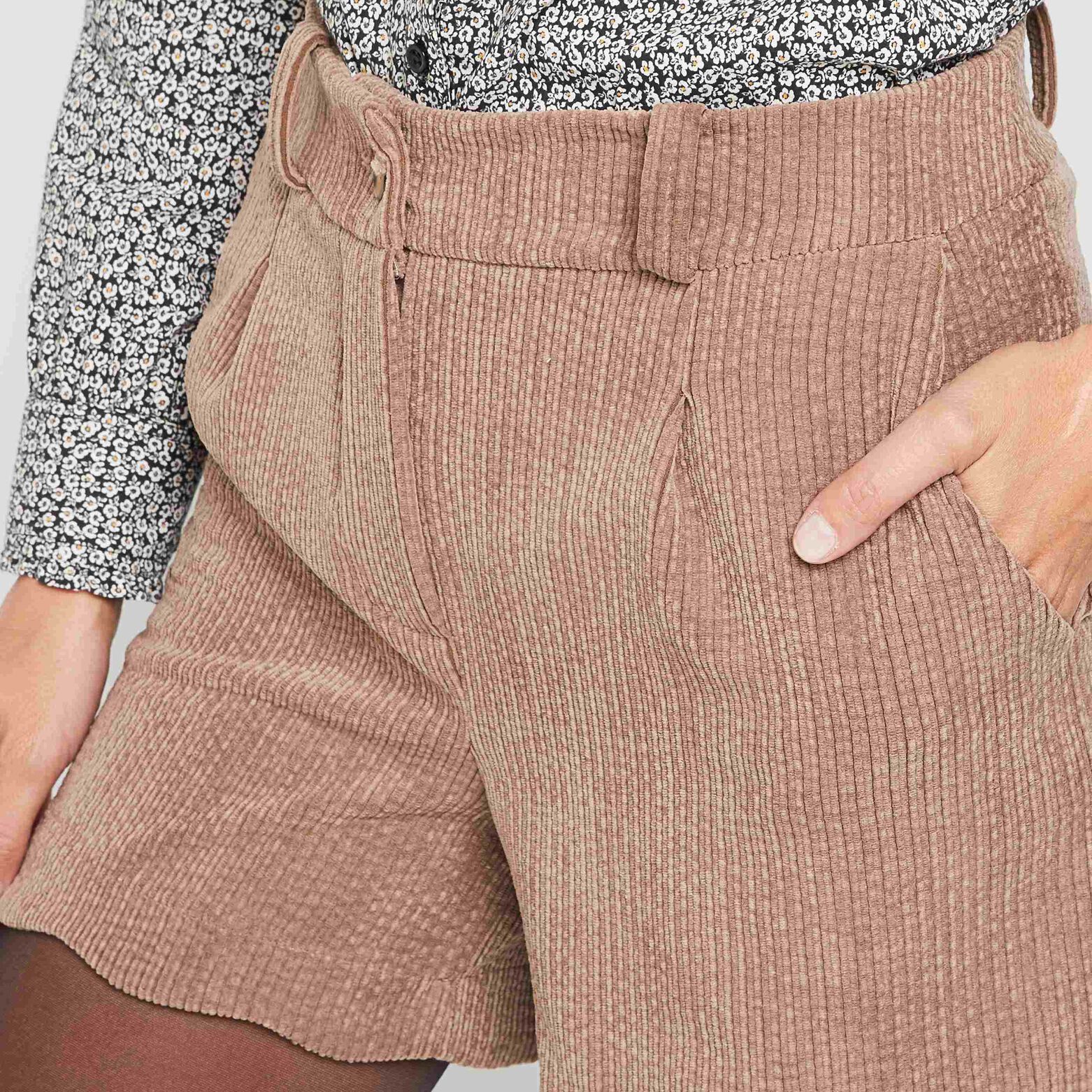 Short en velours cotelé femme