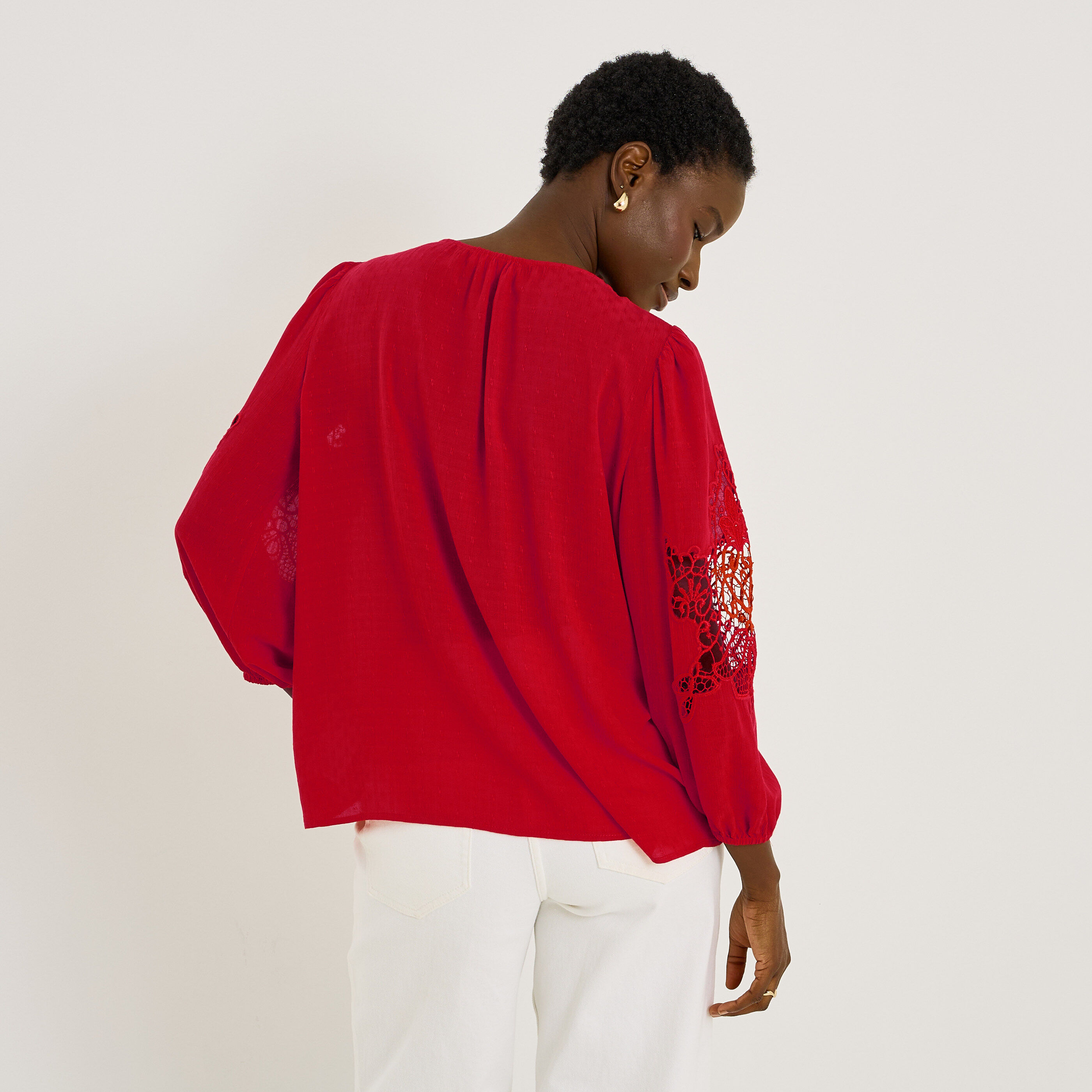 Blouse brod&eacute;e d&eacute;tails ajour&eacute;s femme