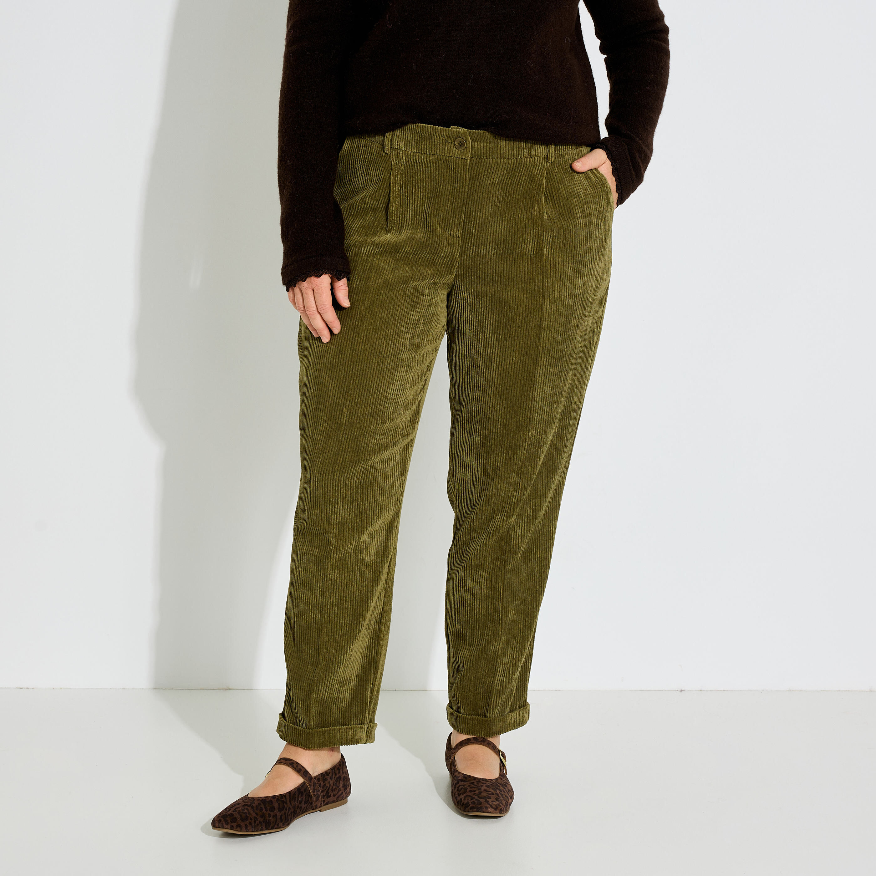 Pantalon chino velours &agrave; revers femme