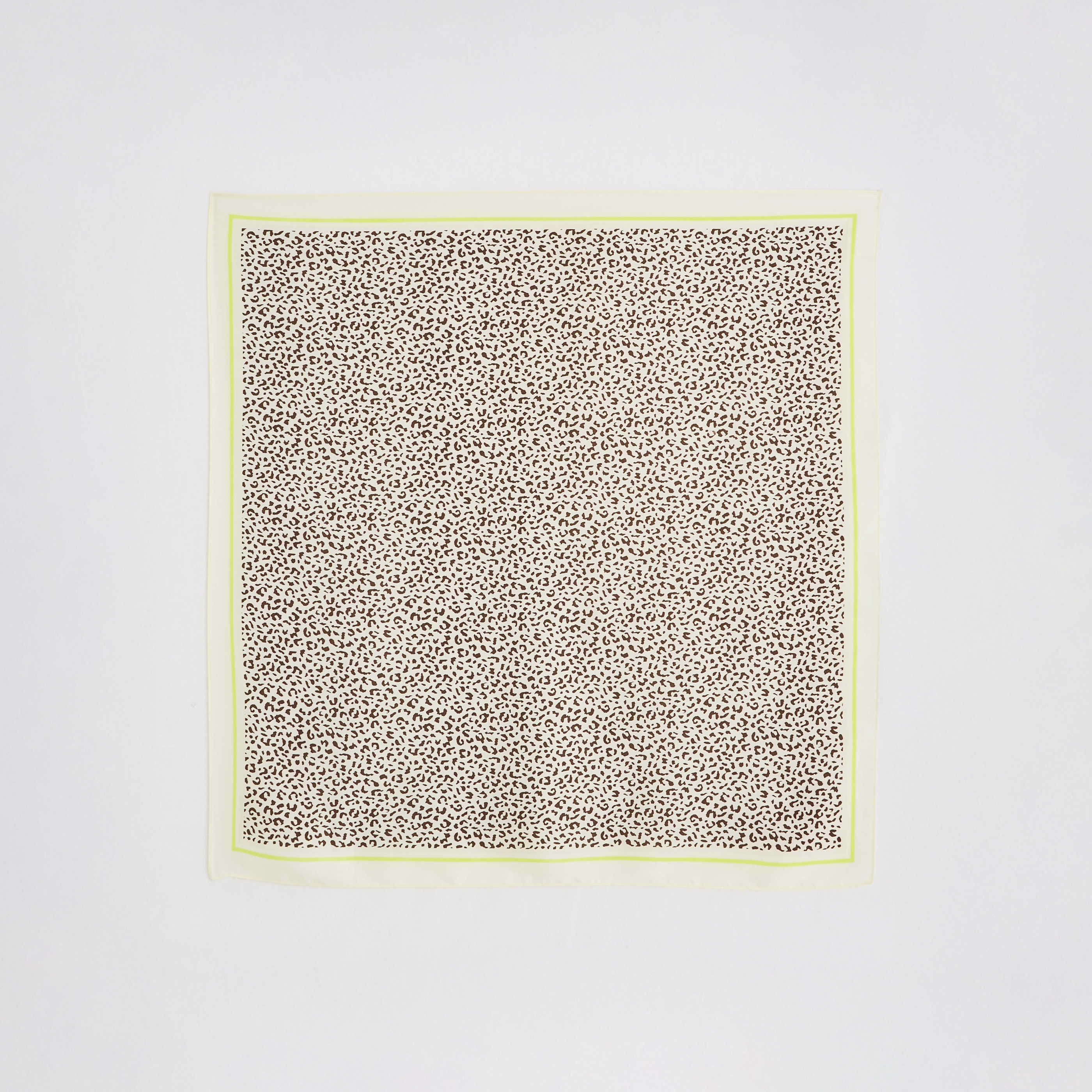 Foulard carr&eacute; l&eacute;opard femme