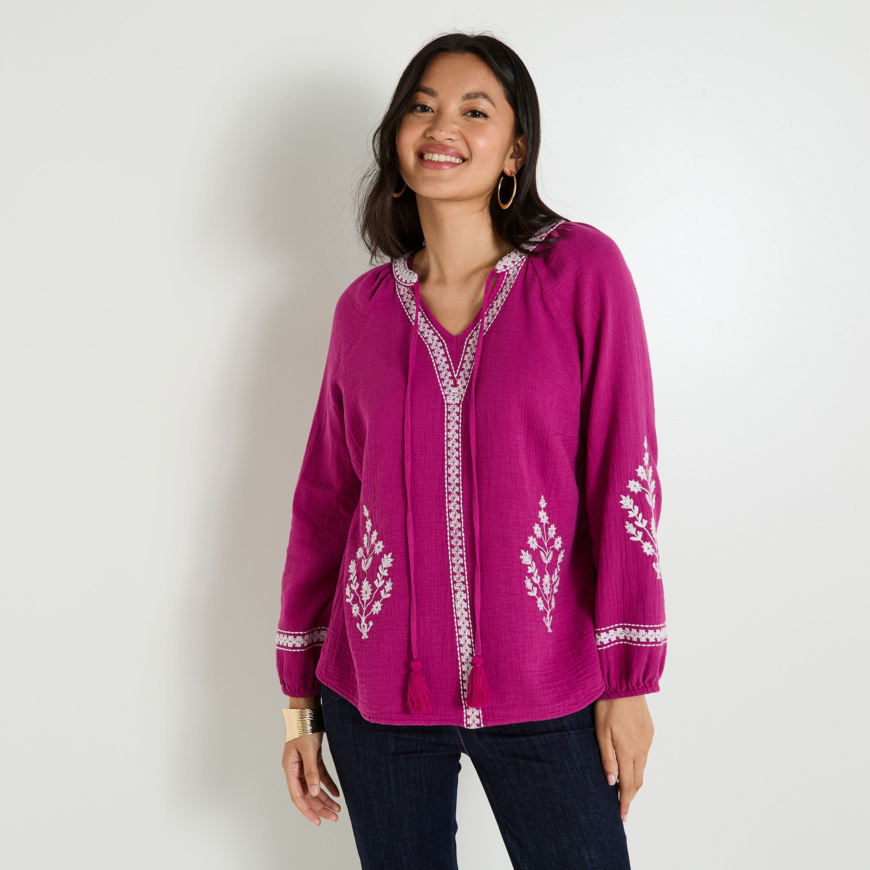 Blouse col V brod&eacute;e femme
