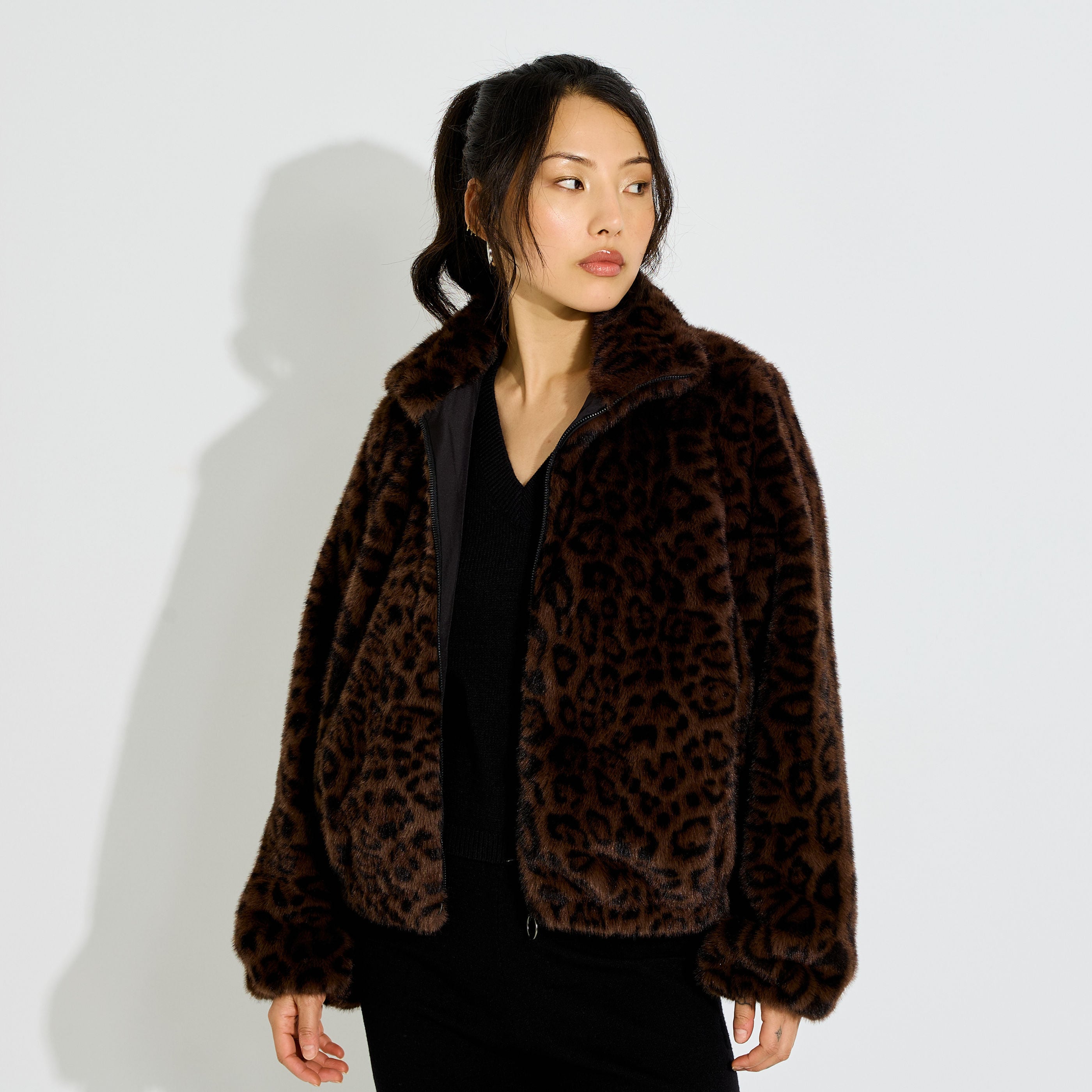 Manteau court l&eacute;opard femme