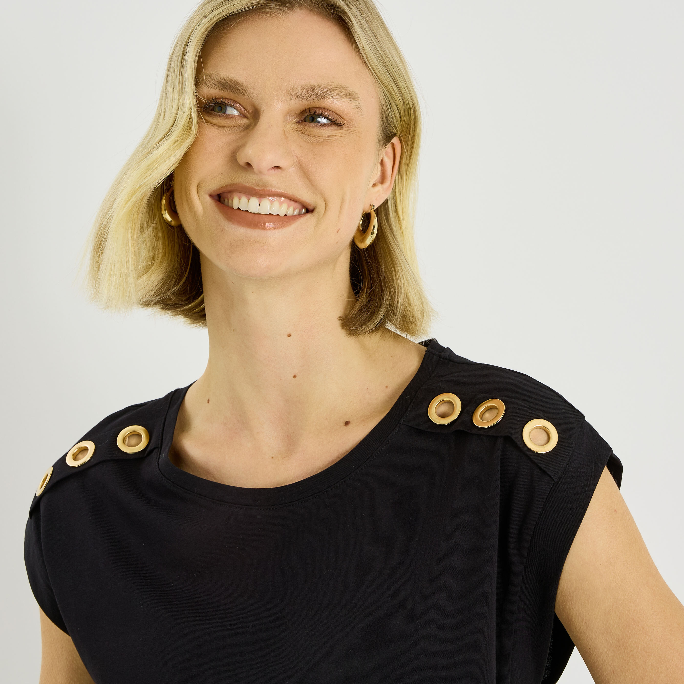 T-shirt col rond avec &oelig;illets femme