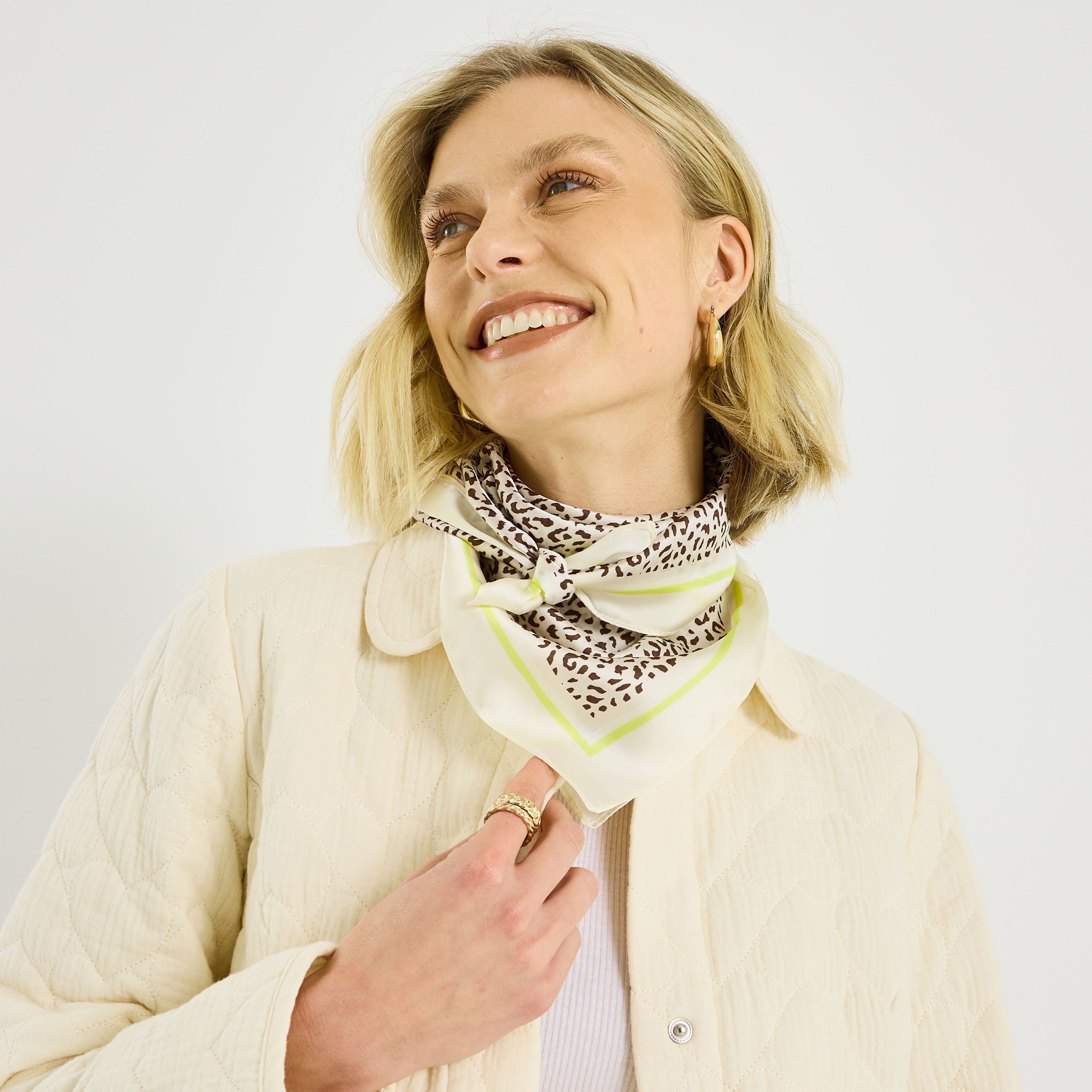 Foulard carr&eacute; l&eacute;opard femme