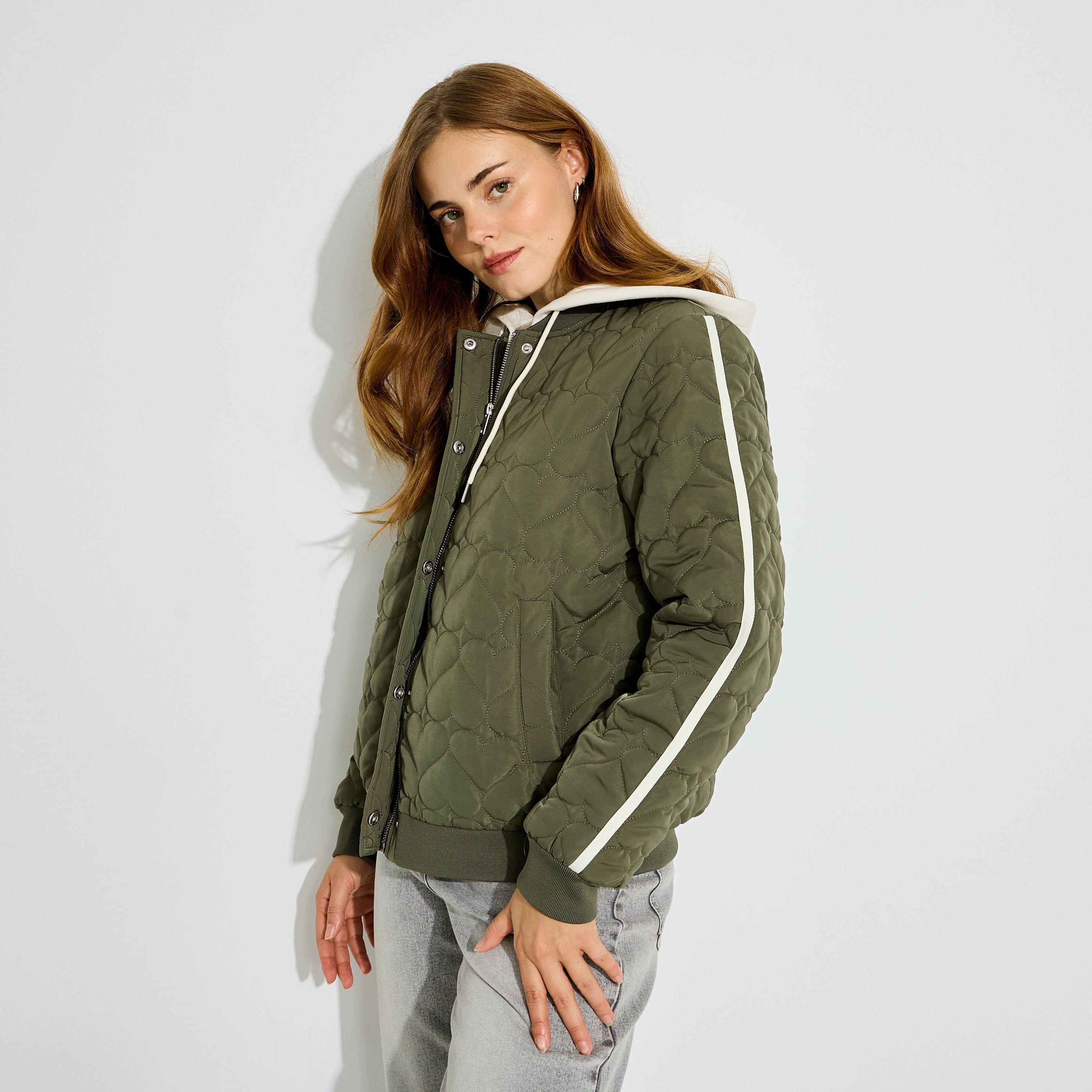 Blouson matelass&eacute; &agrave; capuche femme