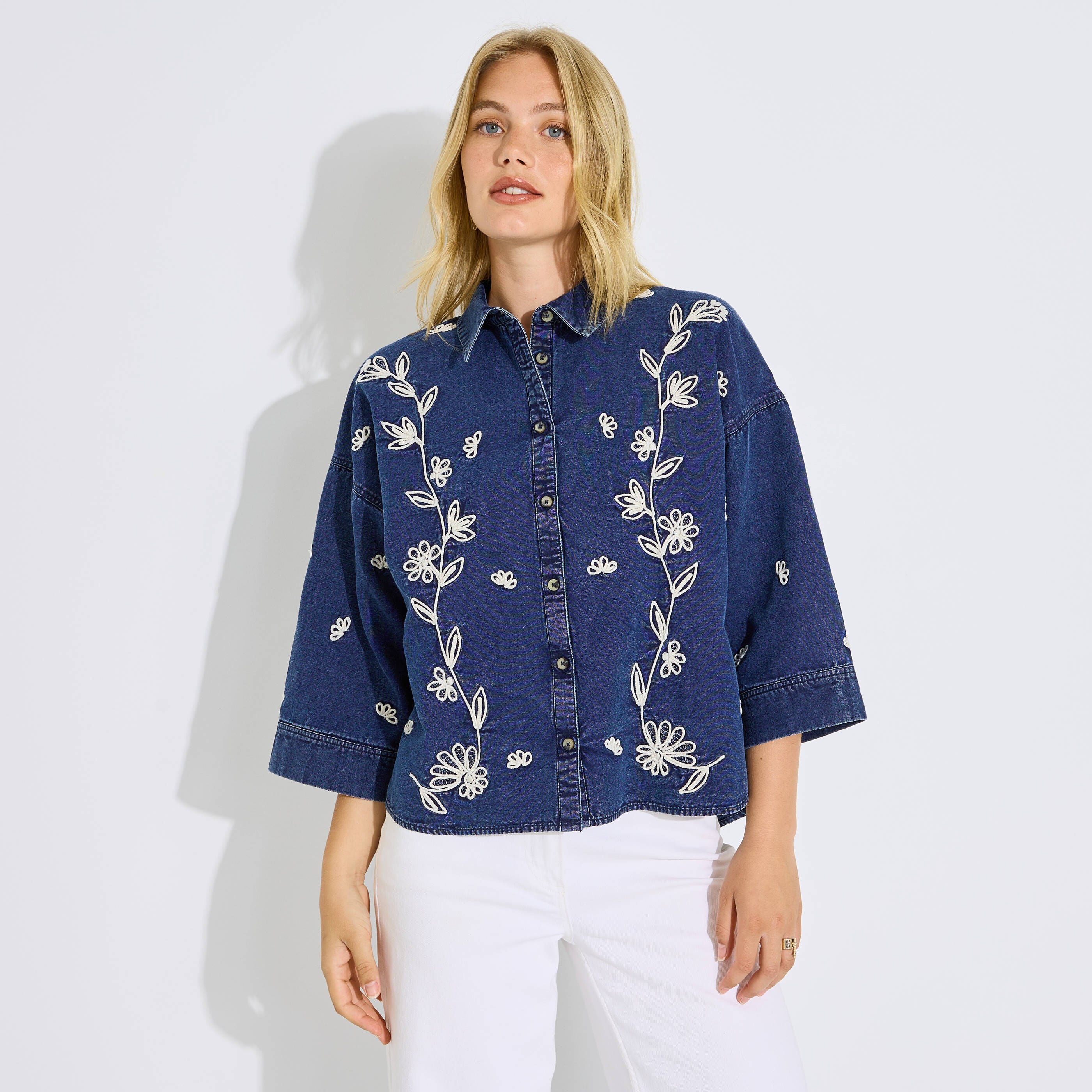 Chemisier brod&eacute; en jean femme