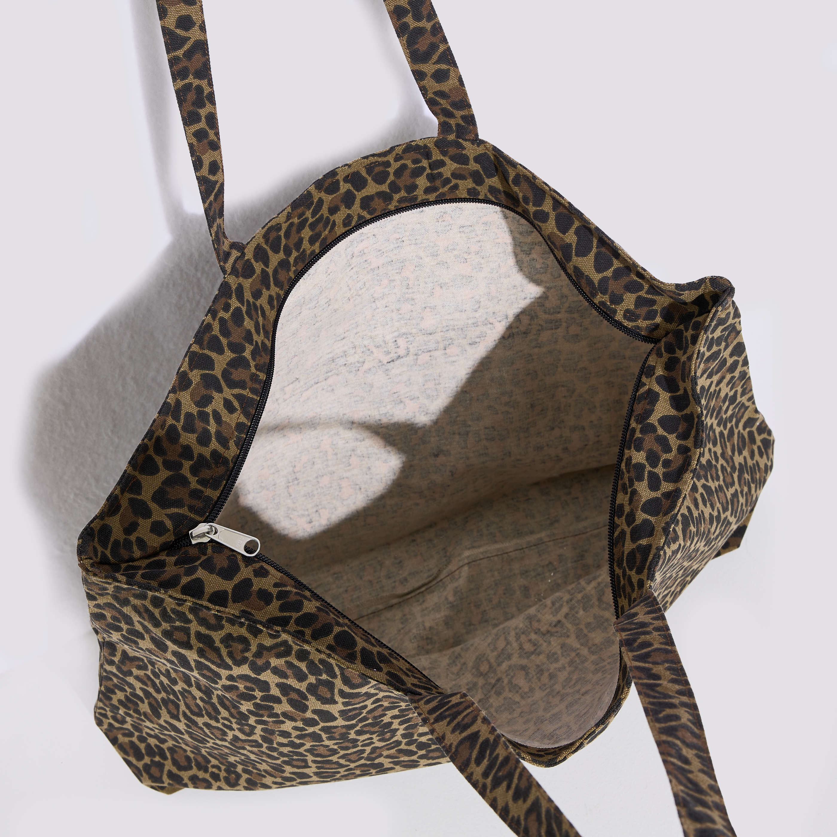 Totebag zipp&eacute; motif l&eacute;opard femme