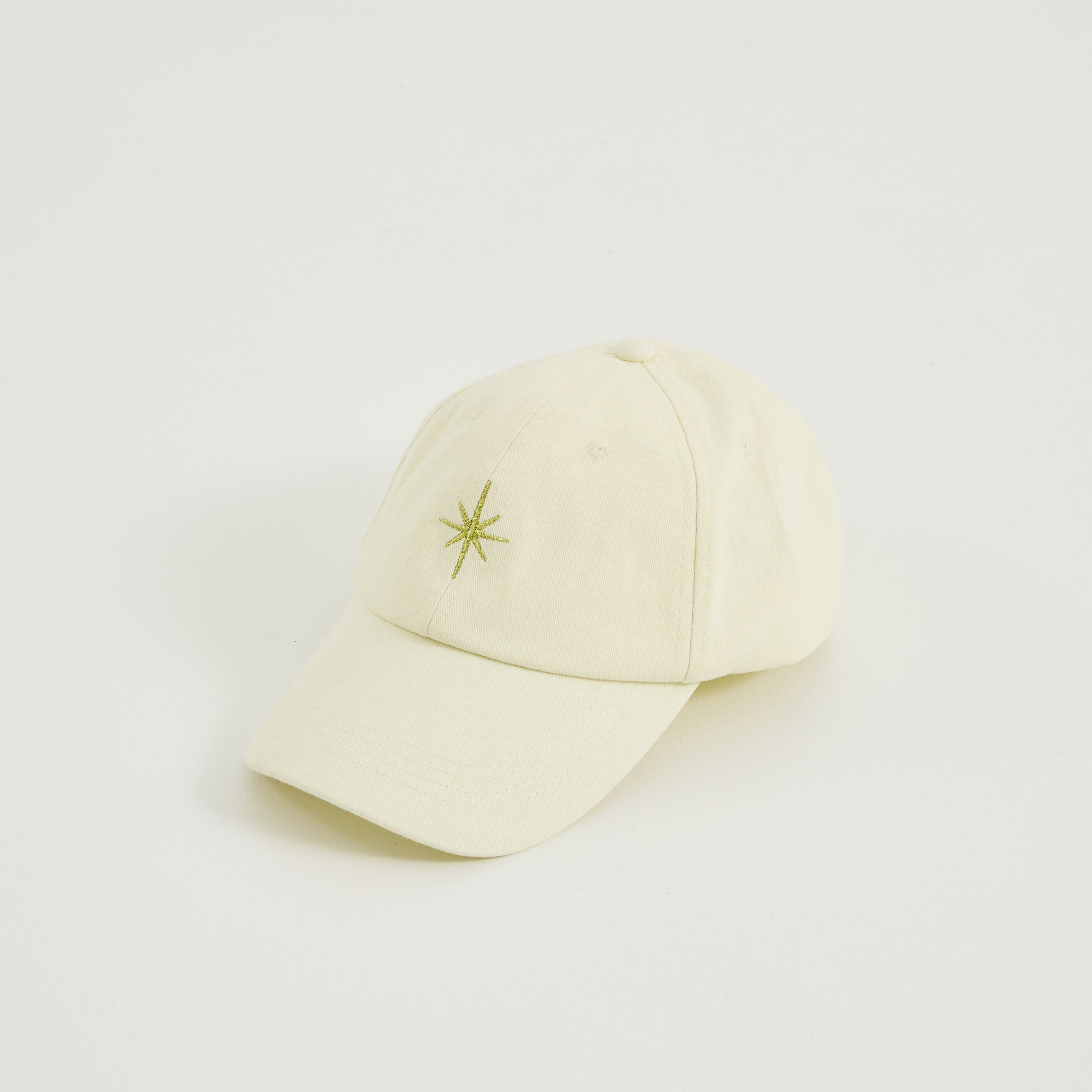 Casquette unie avec broderie femme