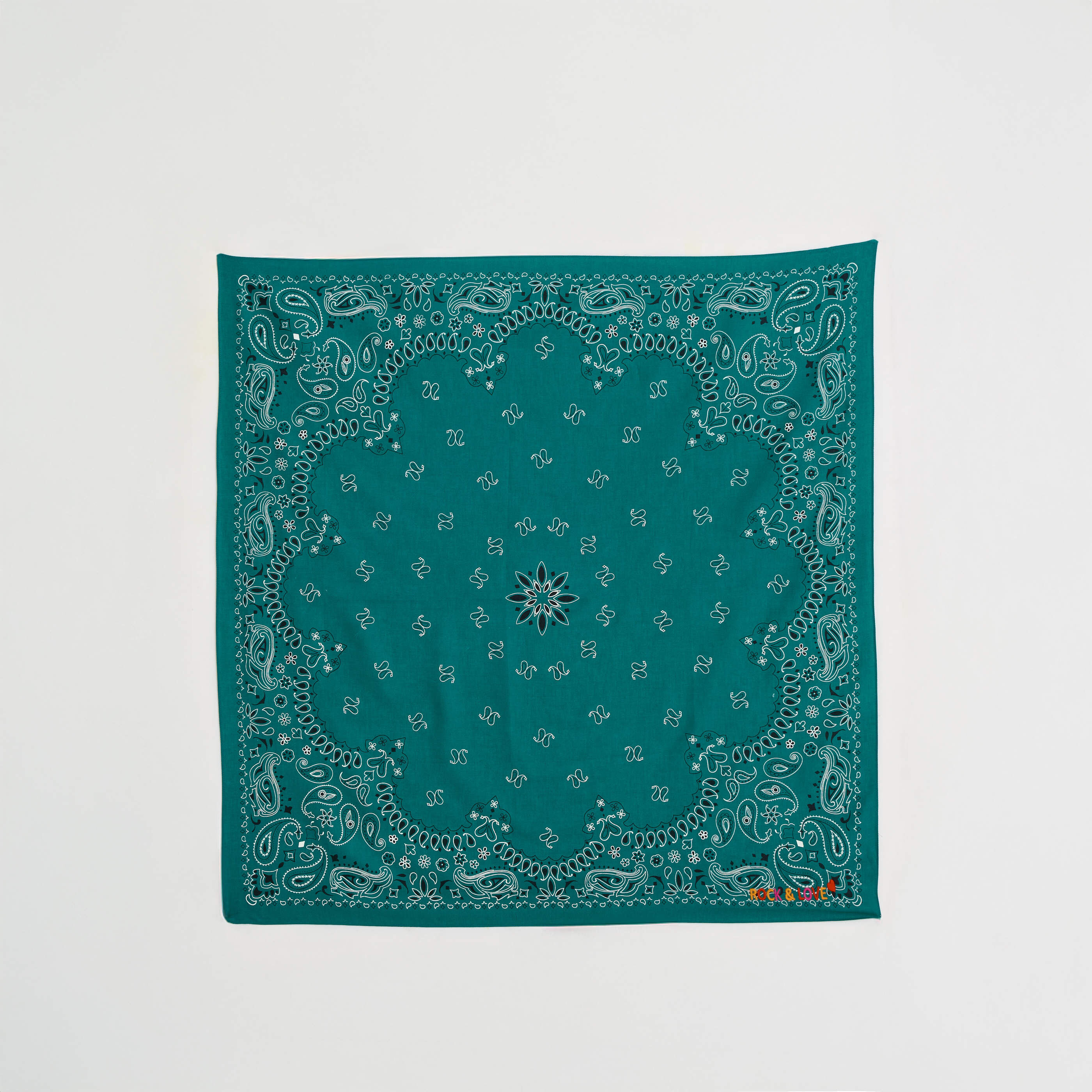 Foulard carr&eacute; motif paisley femme