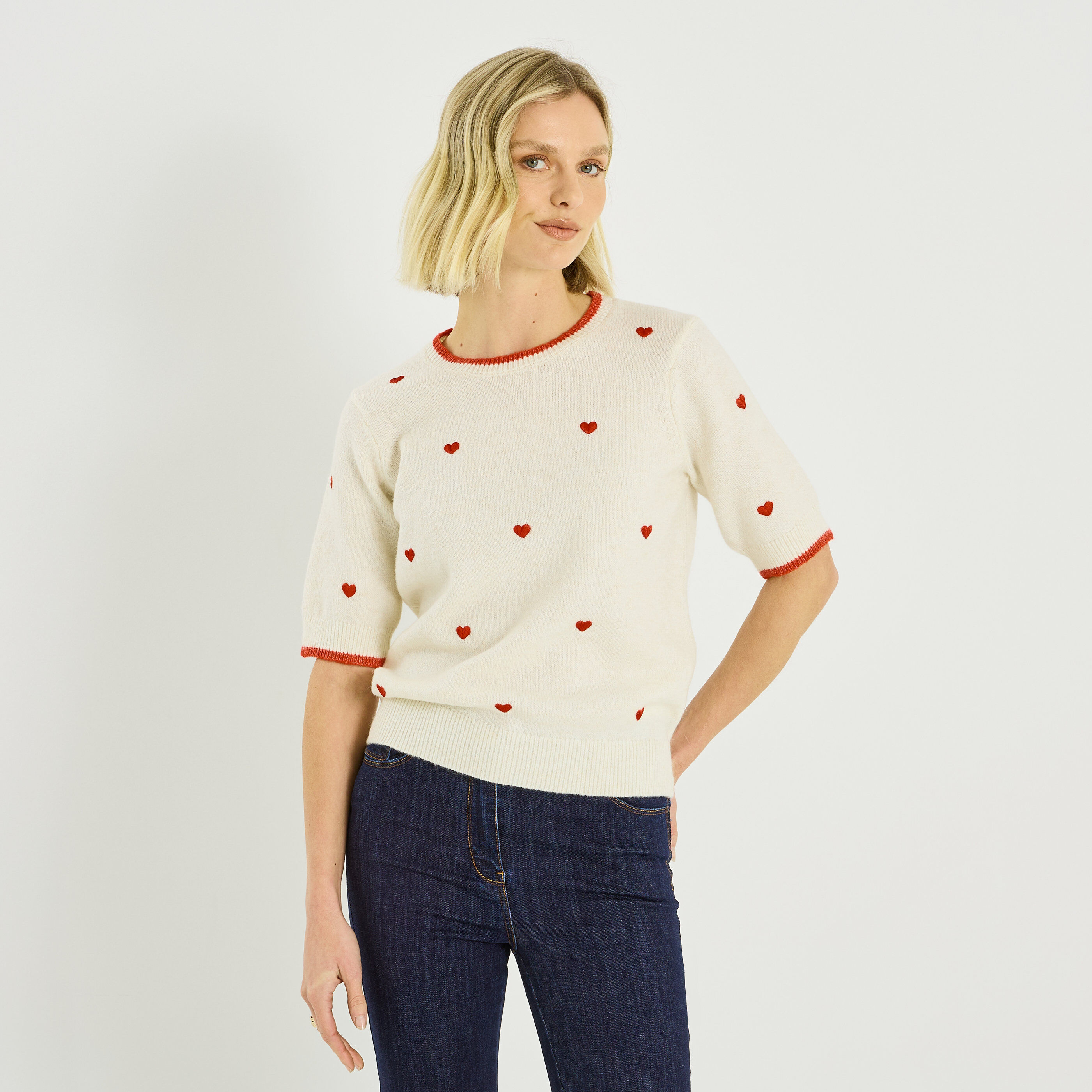 Pull manches courtes c&oelig;urs brod&eacute;s femme