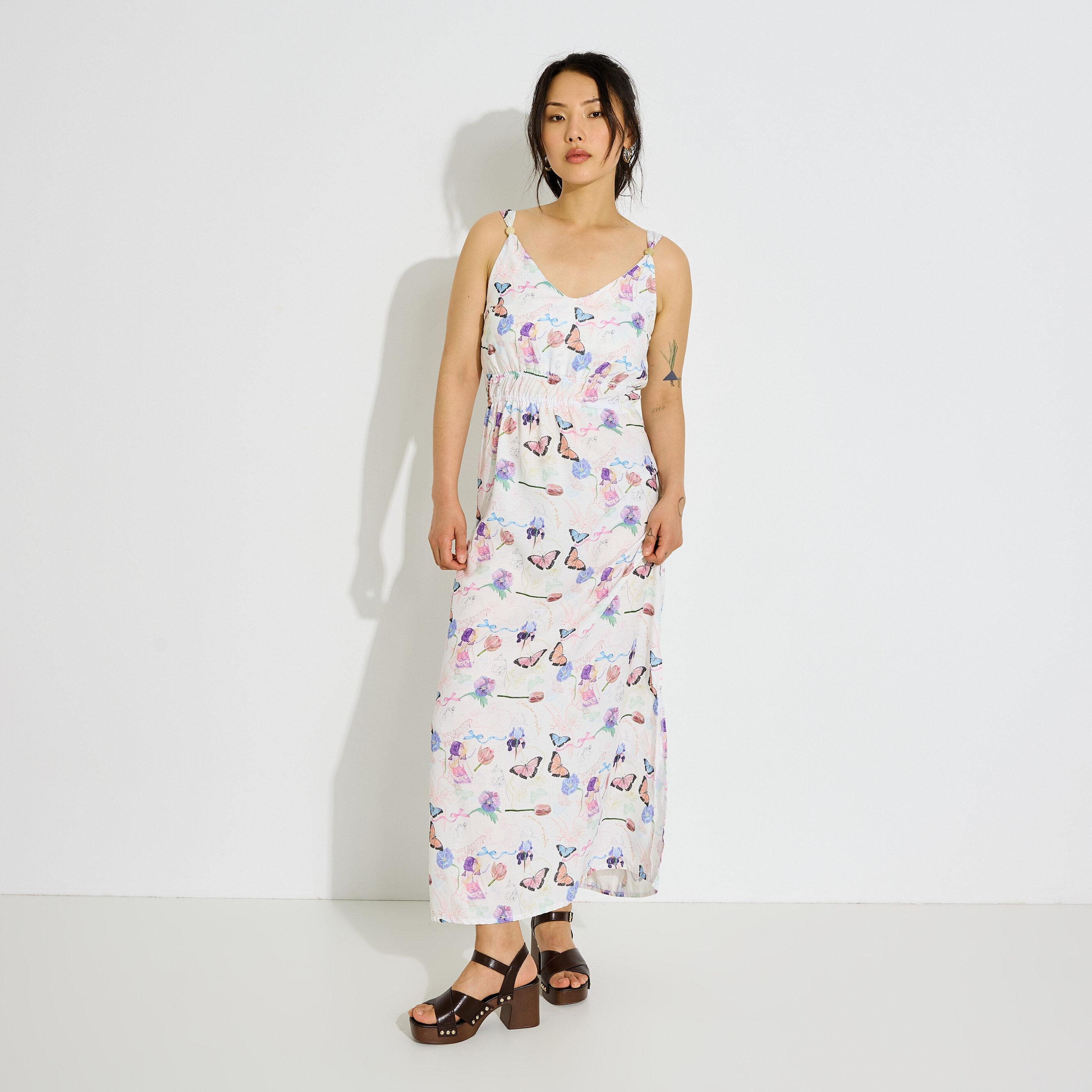 Robe longue fluide imprim&eacute;e &agrave; bretelles