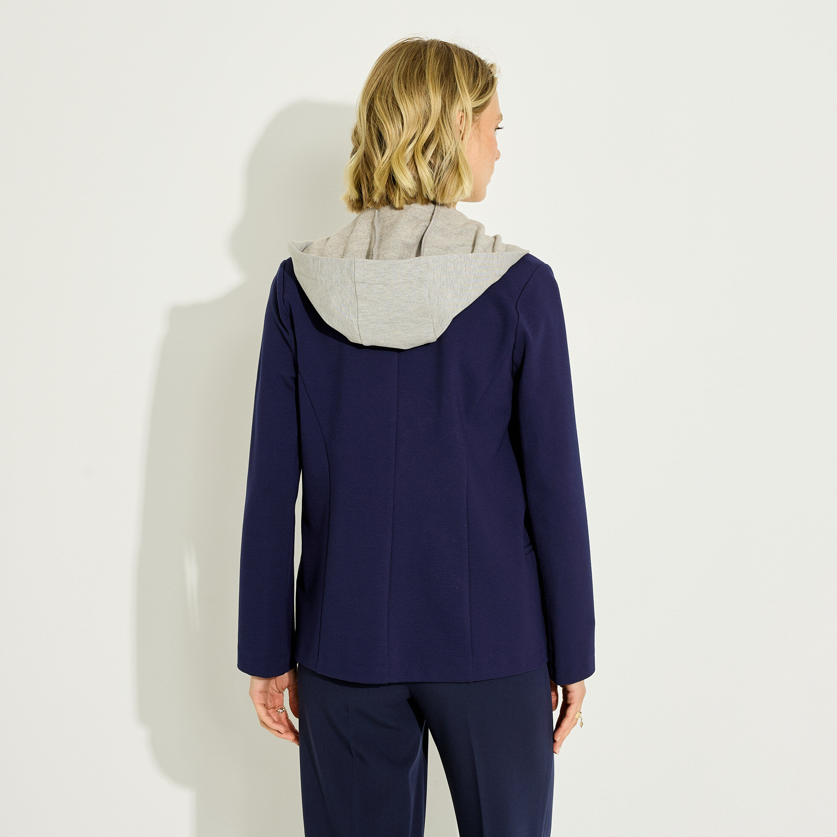 Blazer en maille &agrave; capuche femme
