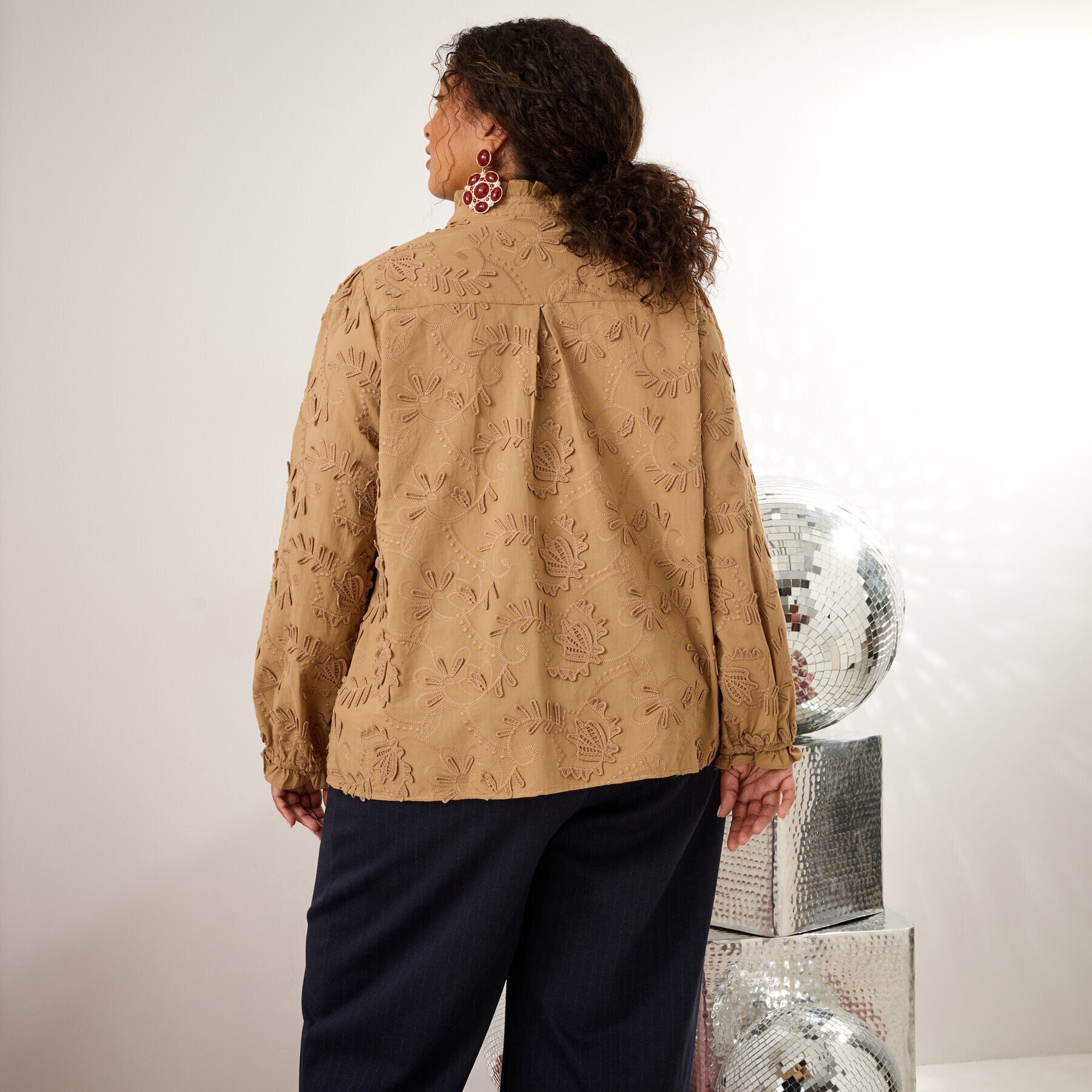 Blouse broderie anglaise col haut femme
