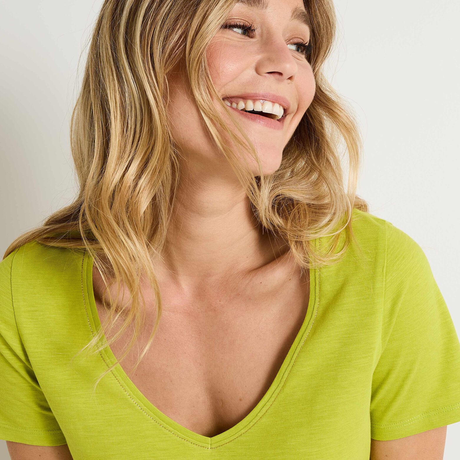 T-shirt col V femme