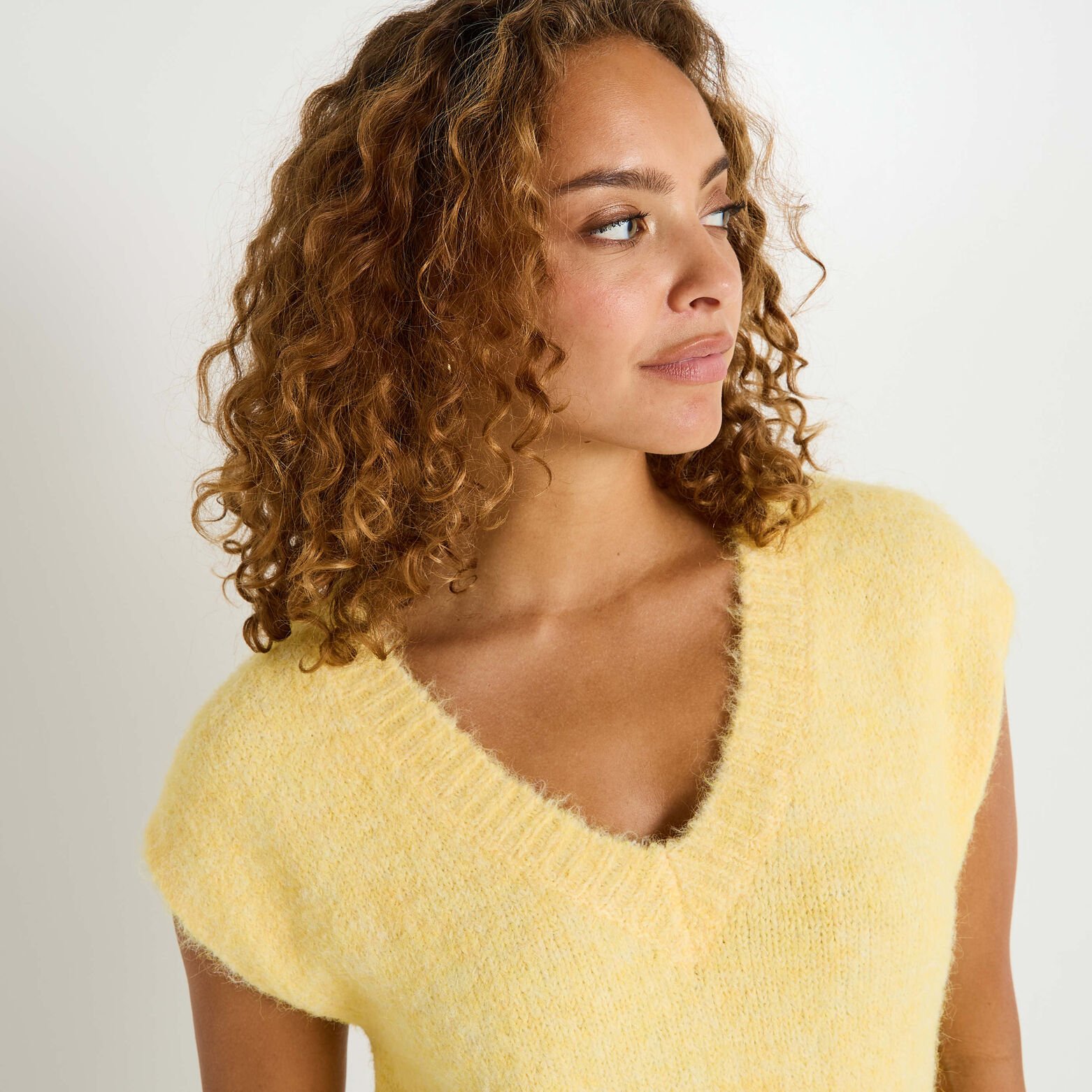 Pull sans manches col V femme
