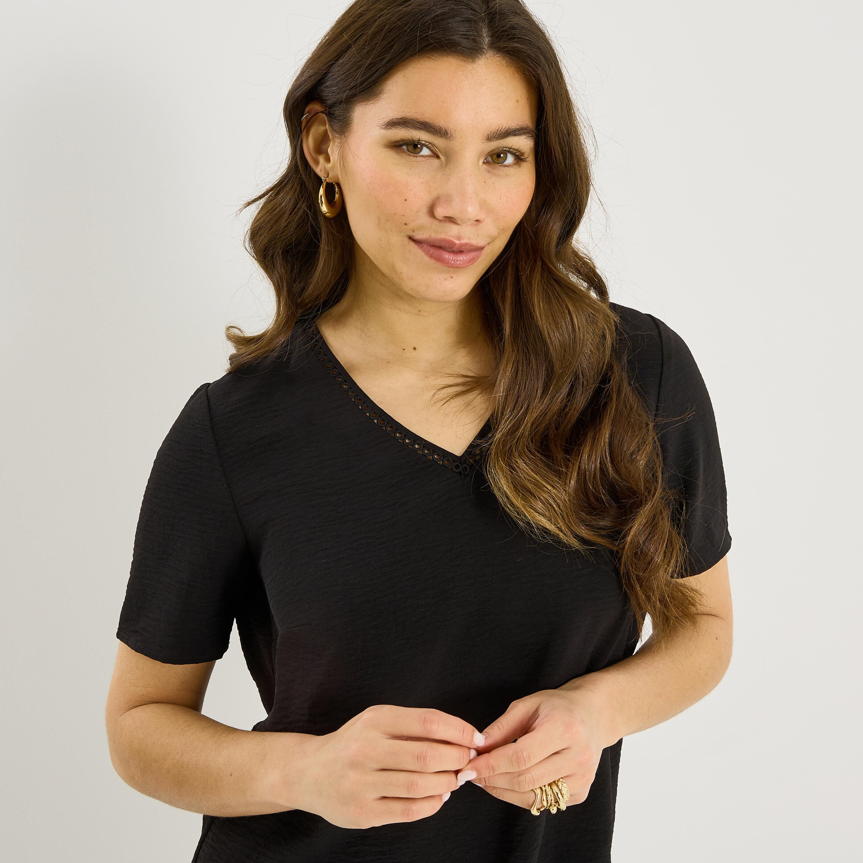 Blouse &agrave; col V ajour&eacute; femme