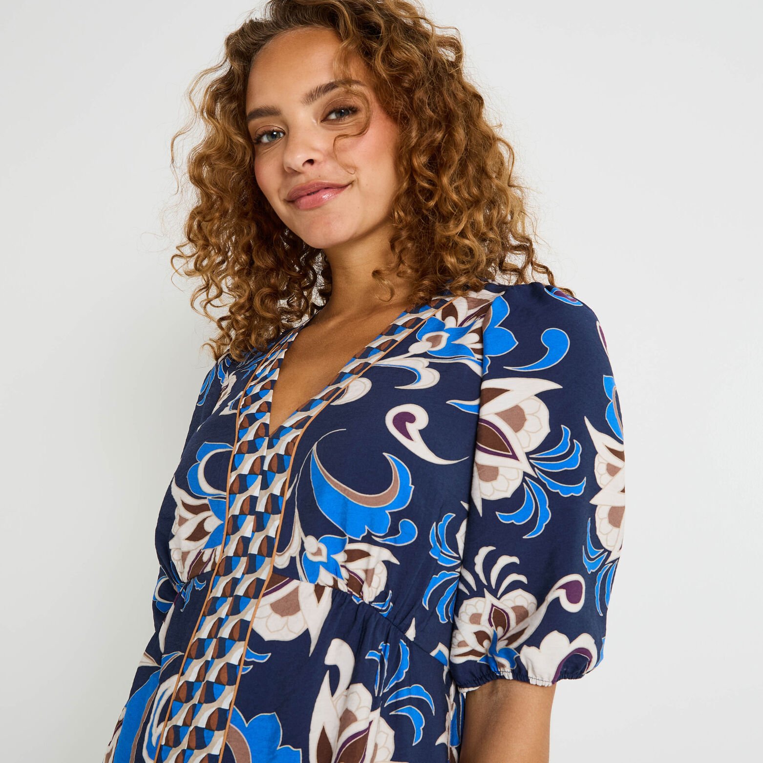 Robe courte imprimée col V 