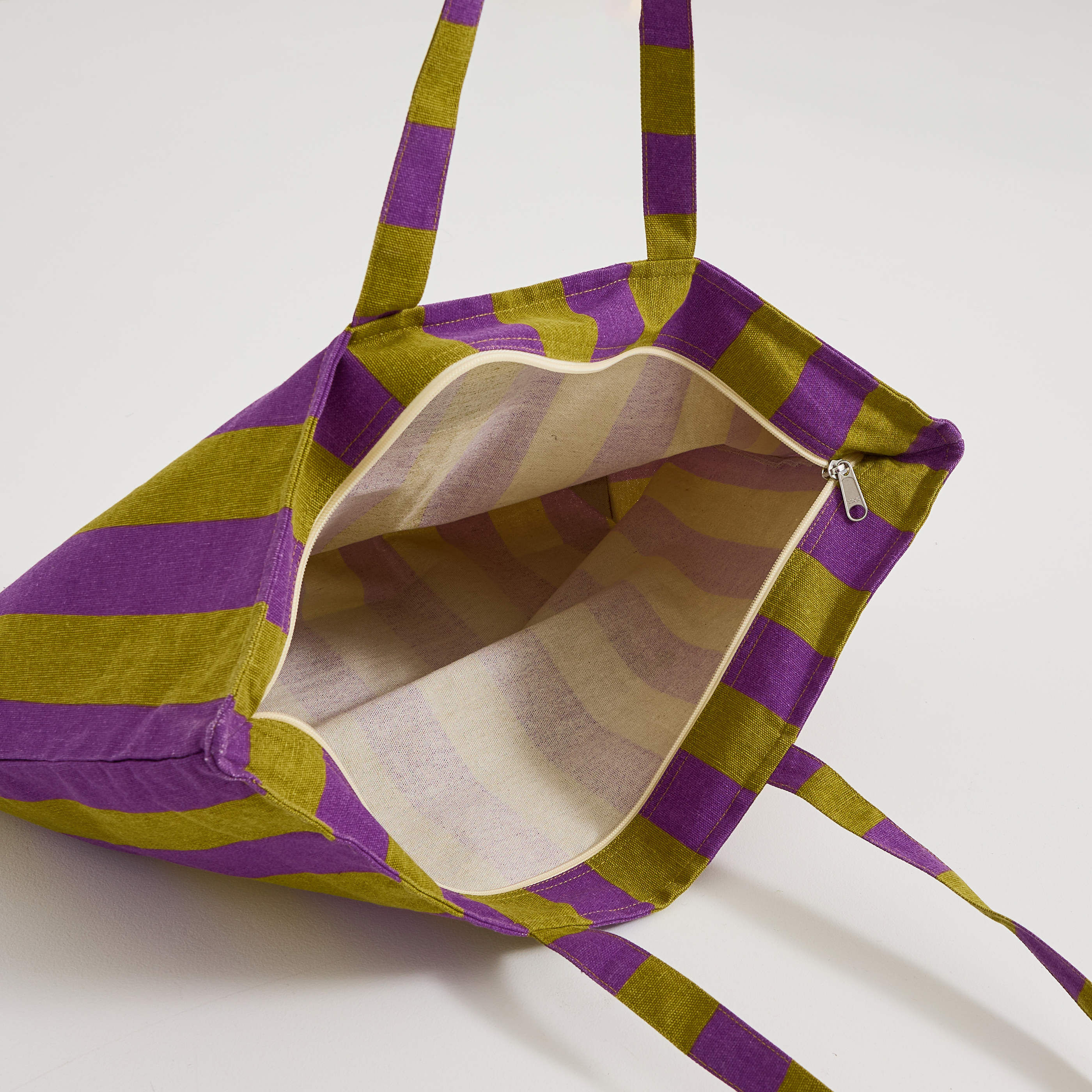 Tote bag ray&eacute; avec message femme