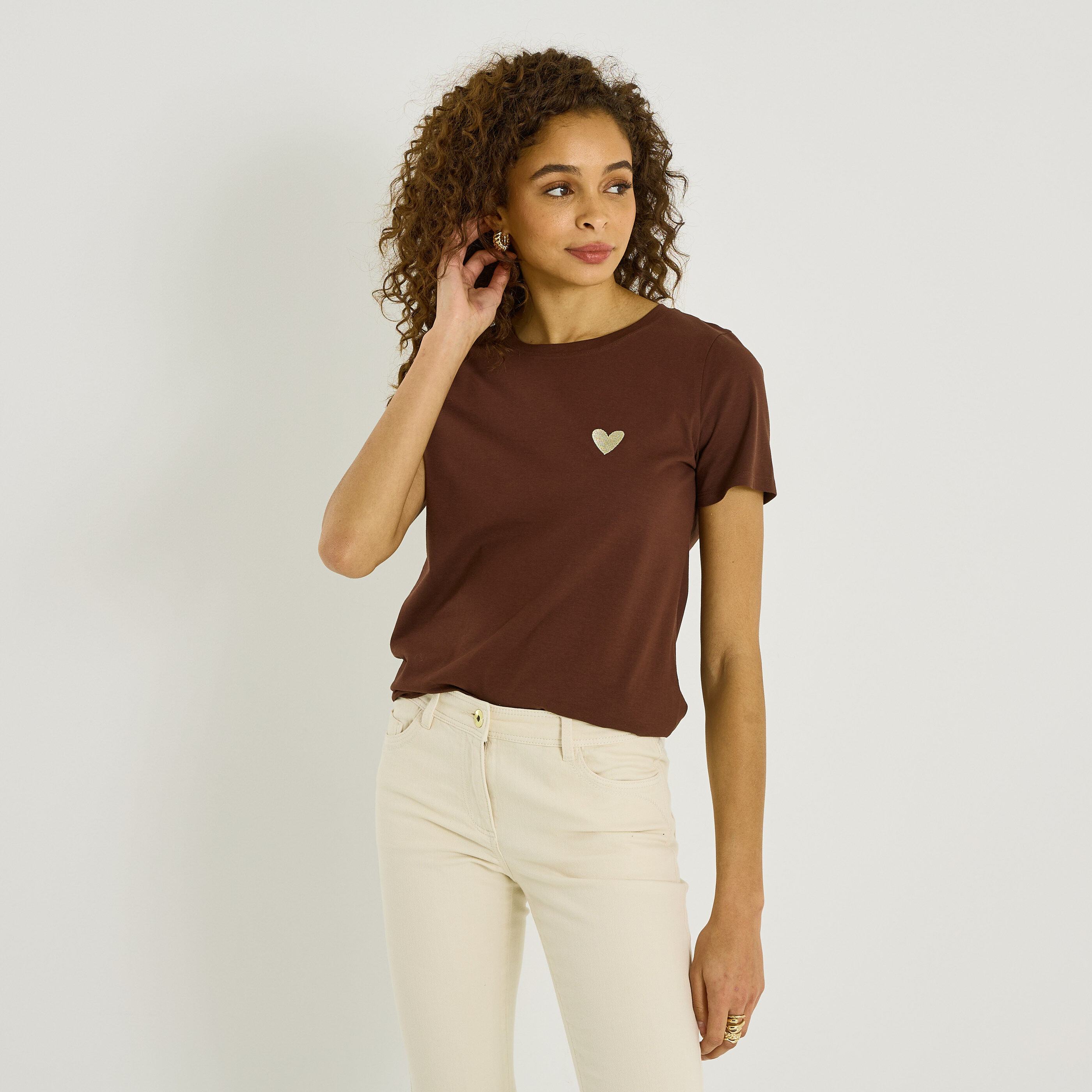 T-shirt col rond c&oelig;ur brod&eacute; femme