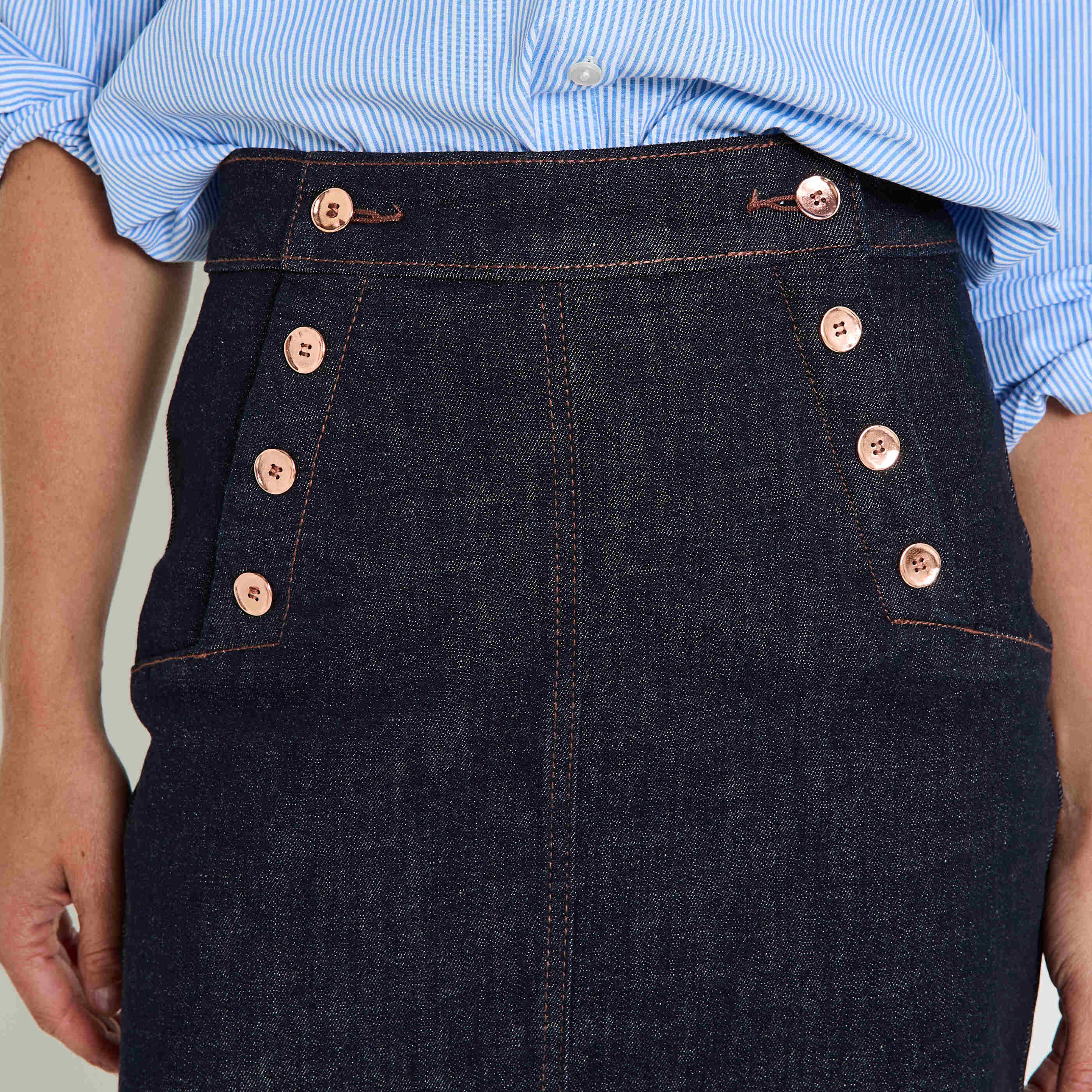 Jupe trap&egrave;ze en denim &agrave; pont 