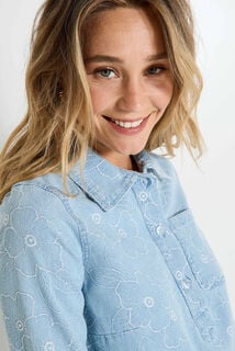 Robe en denim brodé à col chemise