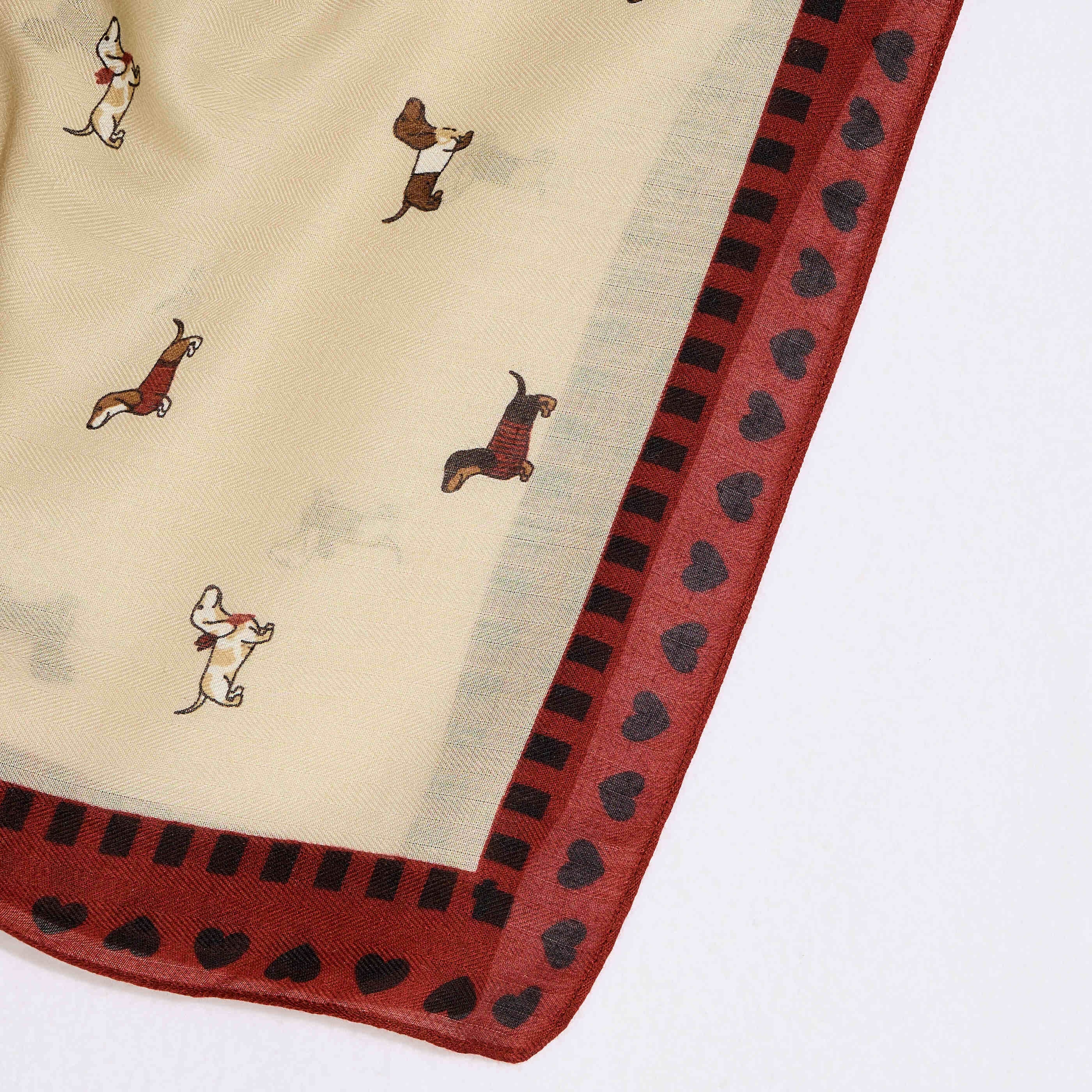 Foulard carr&eacute; motif chiens femme
