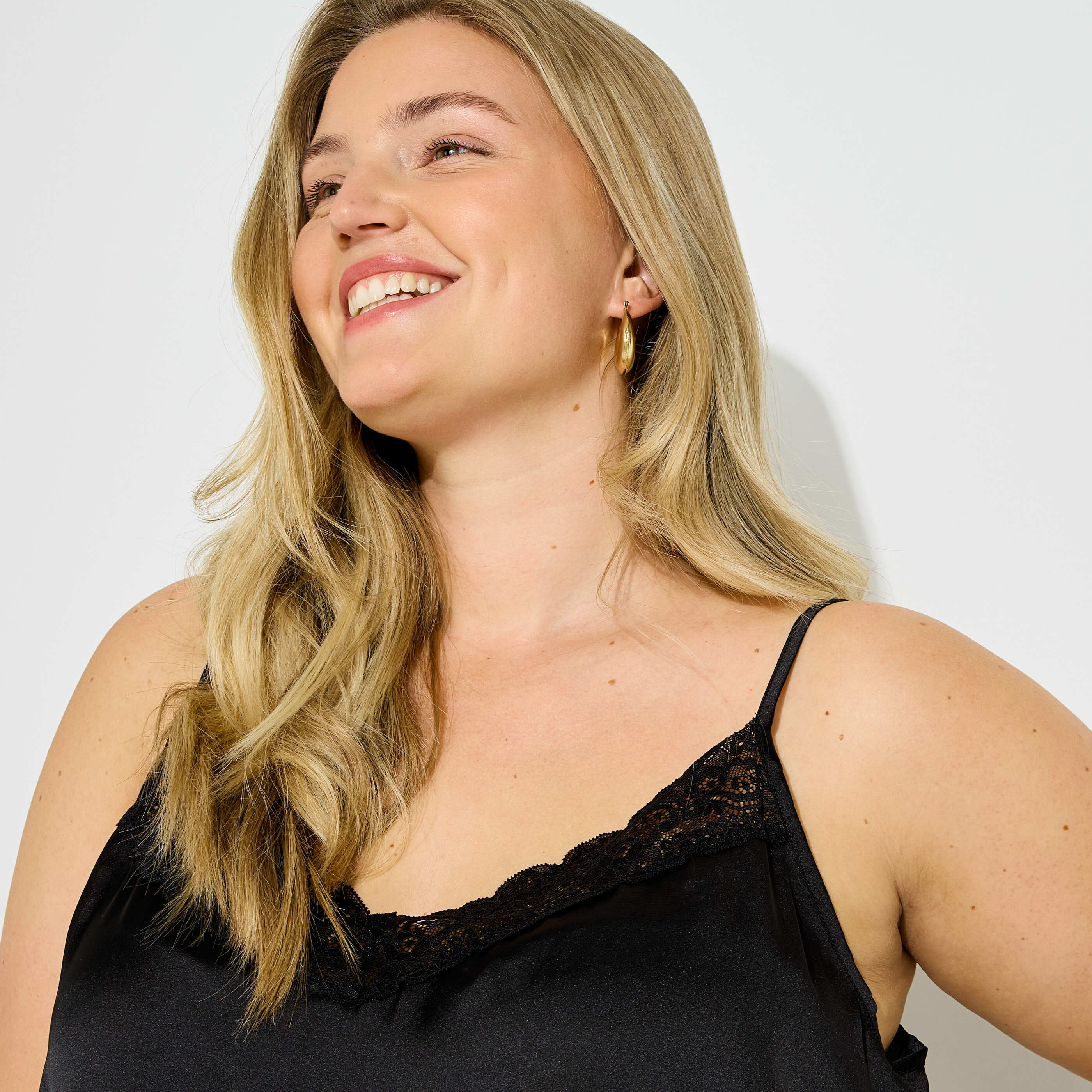 D&eacute;bardeur asym&eacute;trique satin&eacute; femme