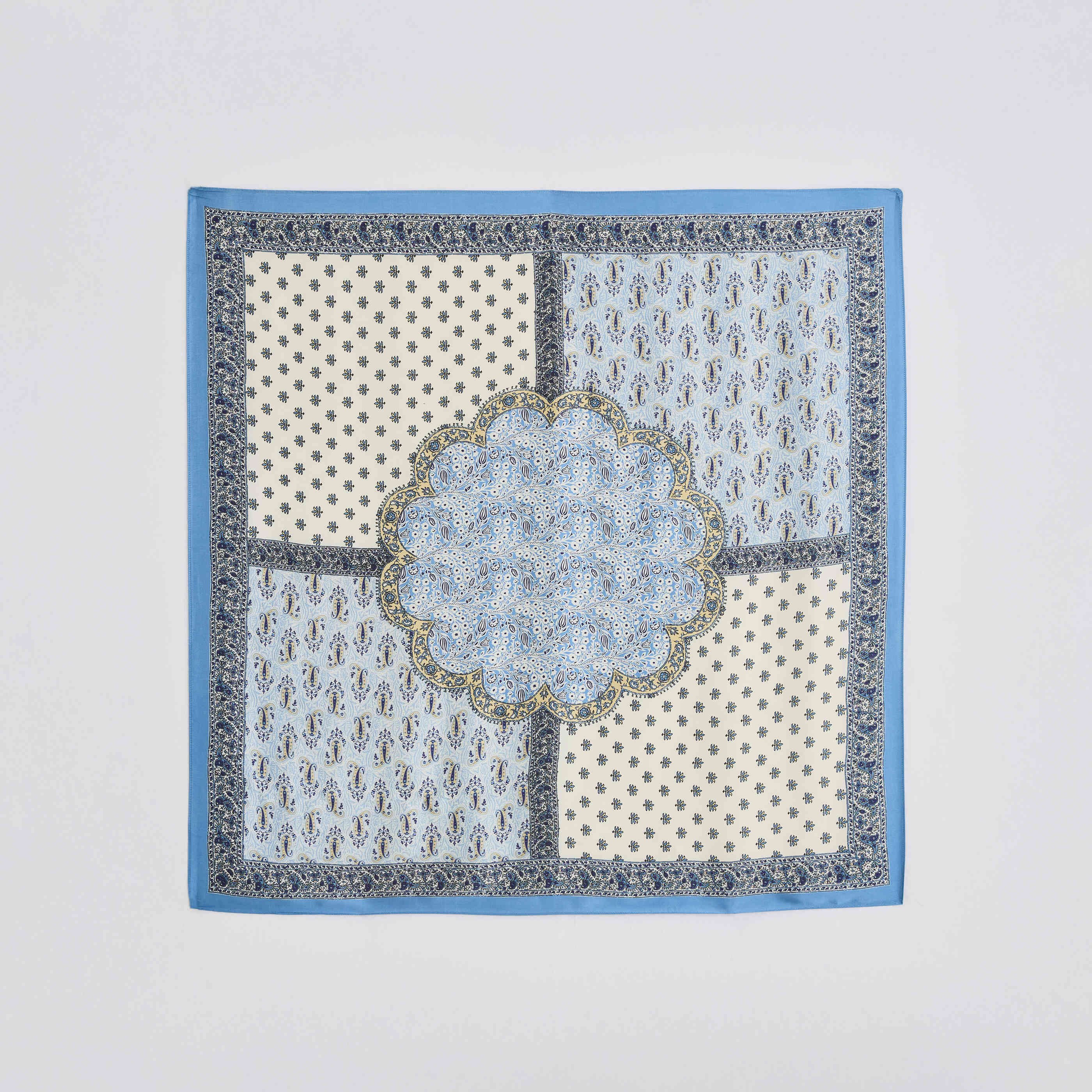 Foulard carr&eacute; imprim&eacute; femme