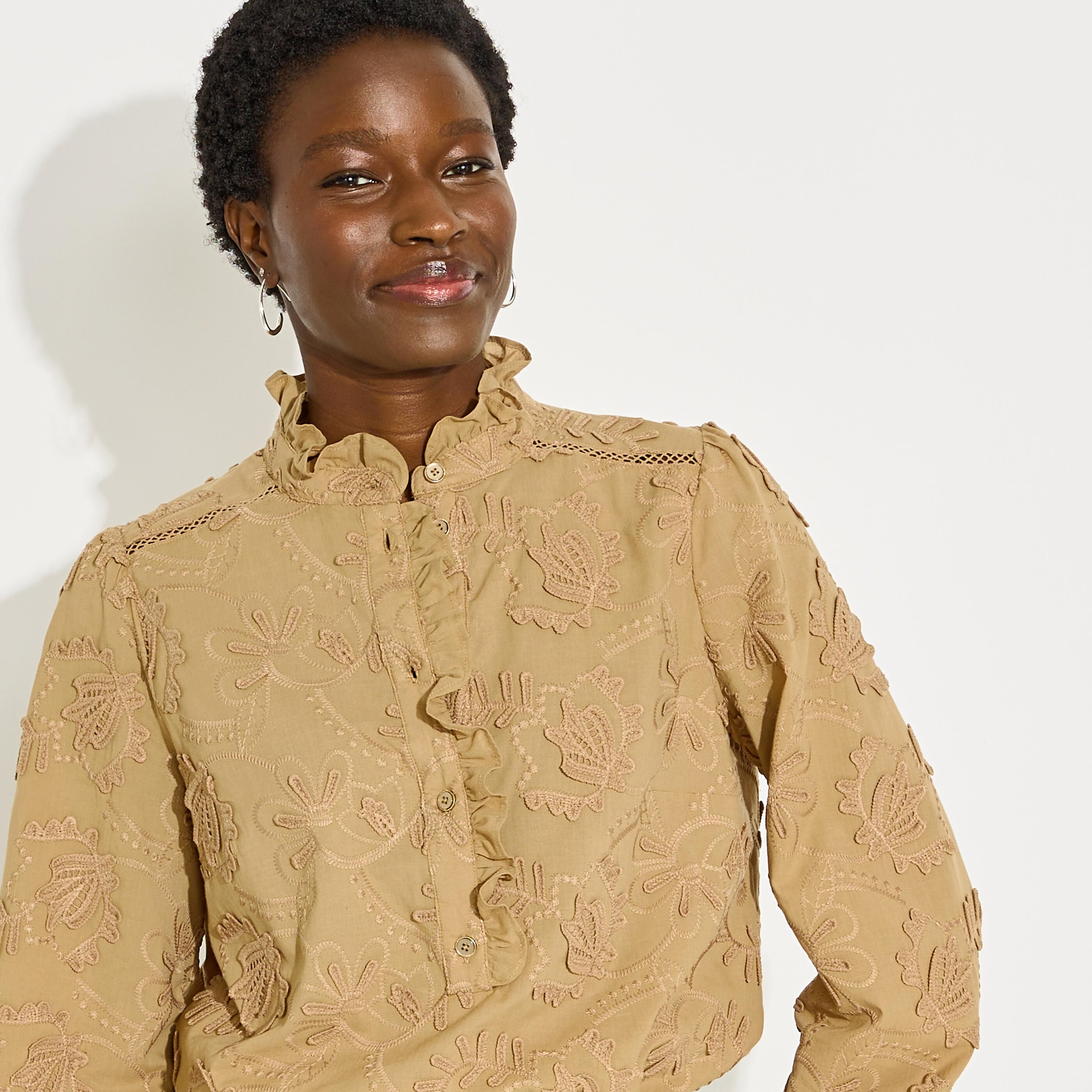 Blouse broderie anglaise col haut femme