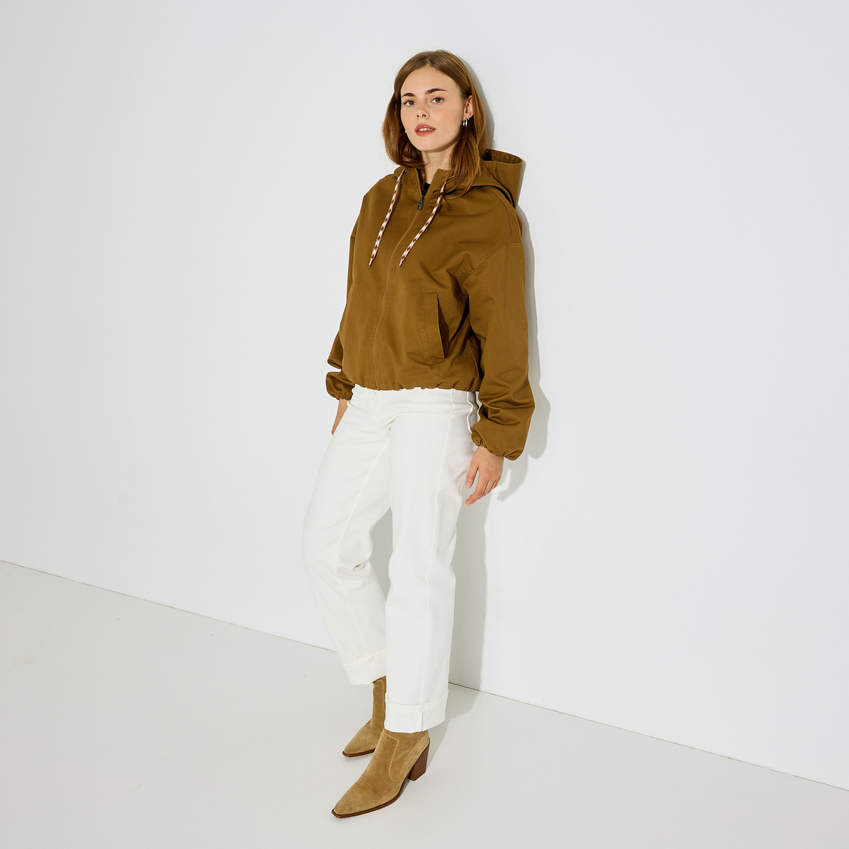 Blouson court &agrave; capuche femme