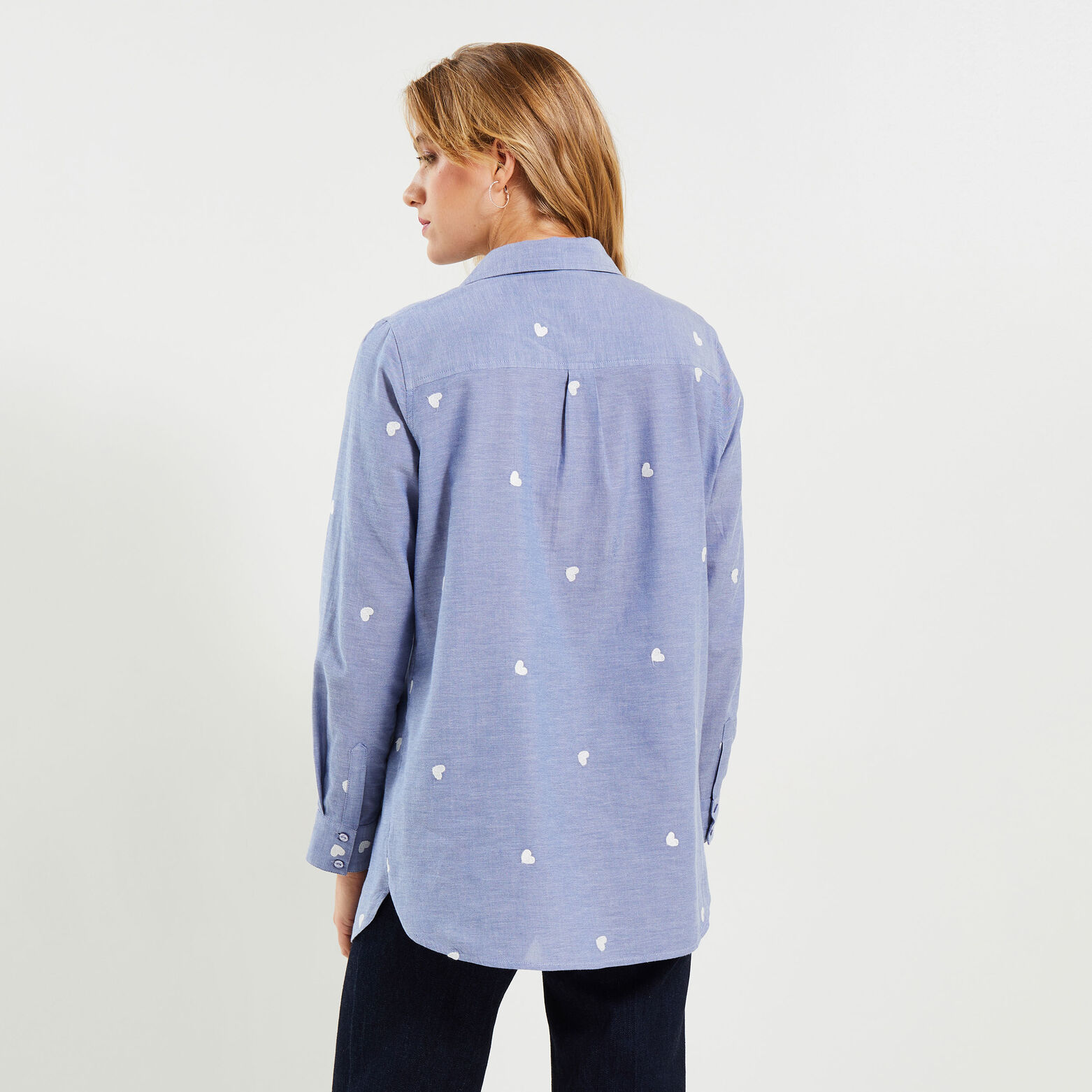 Chemise en chambray et motifs femme