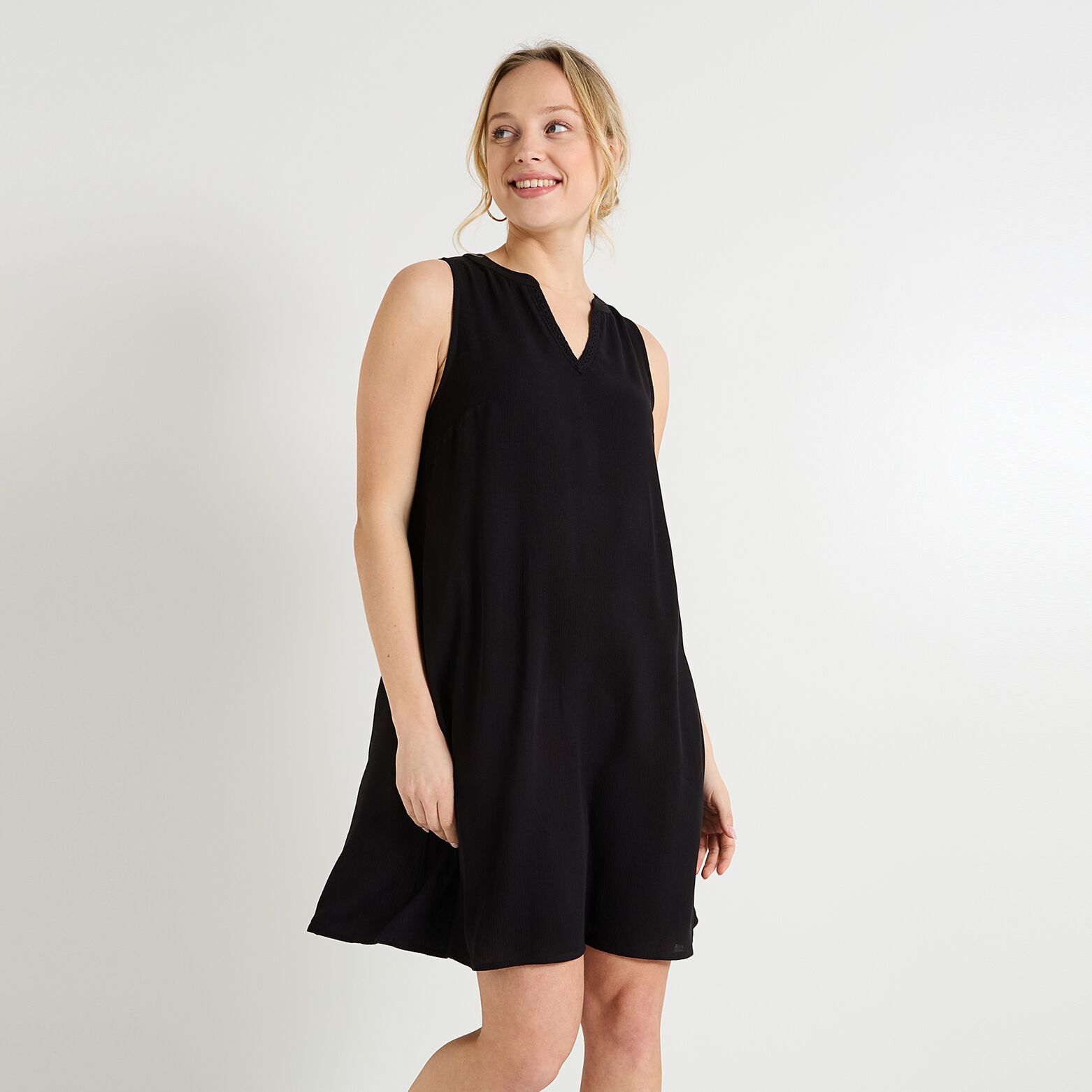 Robe courte en crépon femme