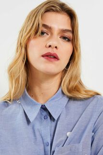 Chemise en chambray et motifs femme