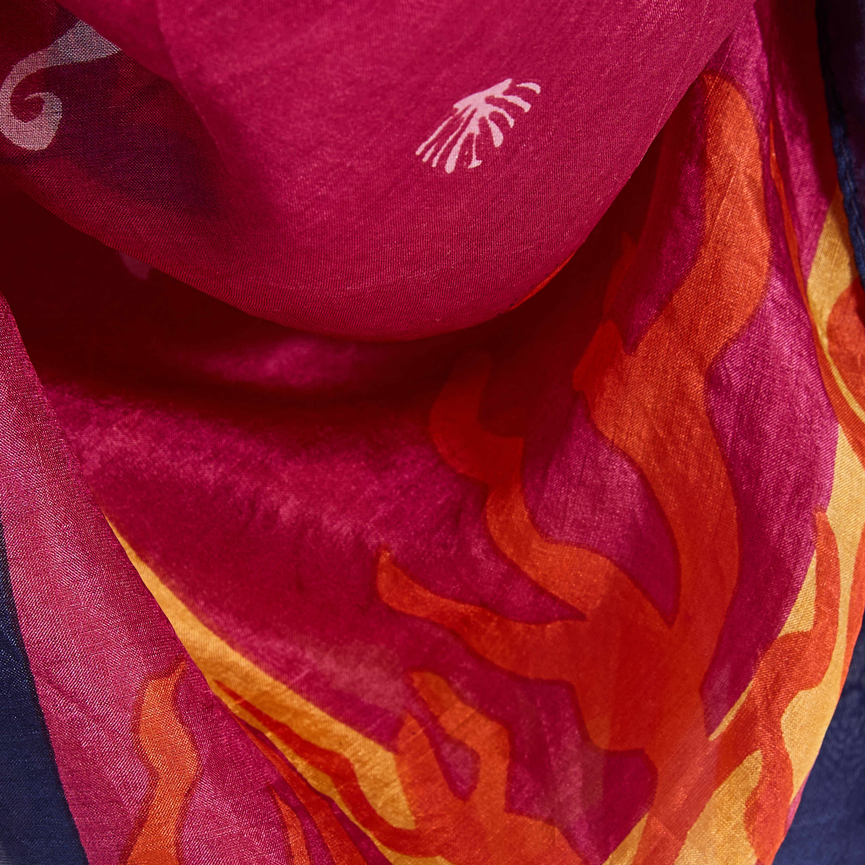 Foulard carr&eacute; en soie femme