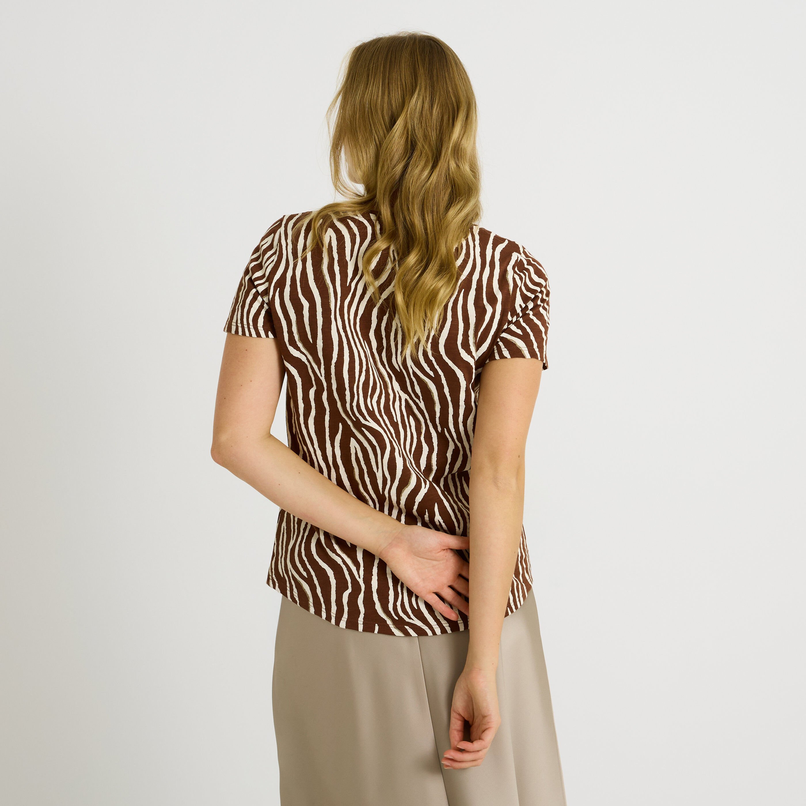 T-shirt col V imprim&eacute; femme